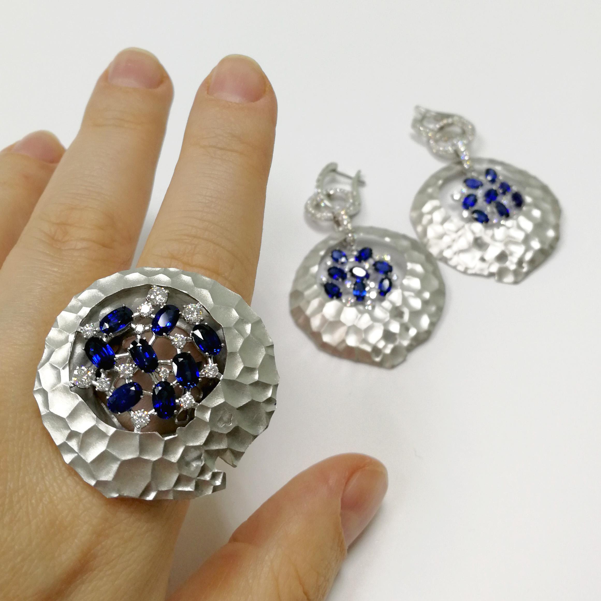 Blue Sapphires Diamonds 18 Karat White Gold Big Oasis Ring 2