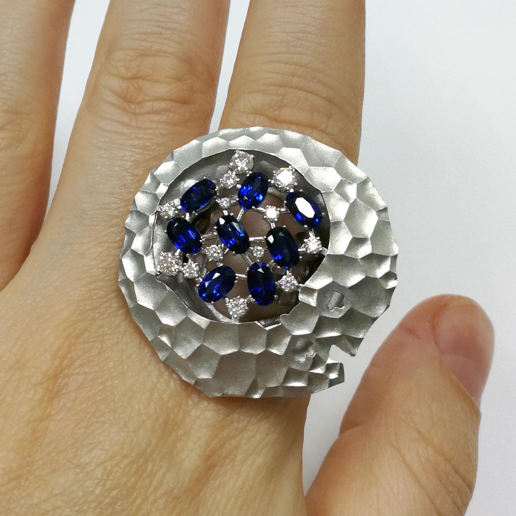 Blue Sapphires Diamonds 18 Karat White Gold Big Oasis Ring In New Condition For Sale In Bangkok, TH