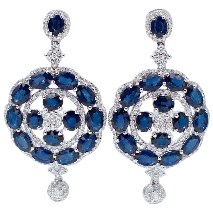 Ohrhänger mit blauen Saphiren, Diamanten und 18 Karat Weißgold