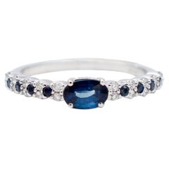 Bague moderne en or blanc 18 carats, saphirs bleus