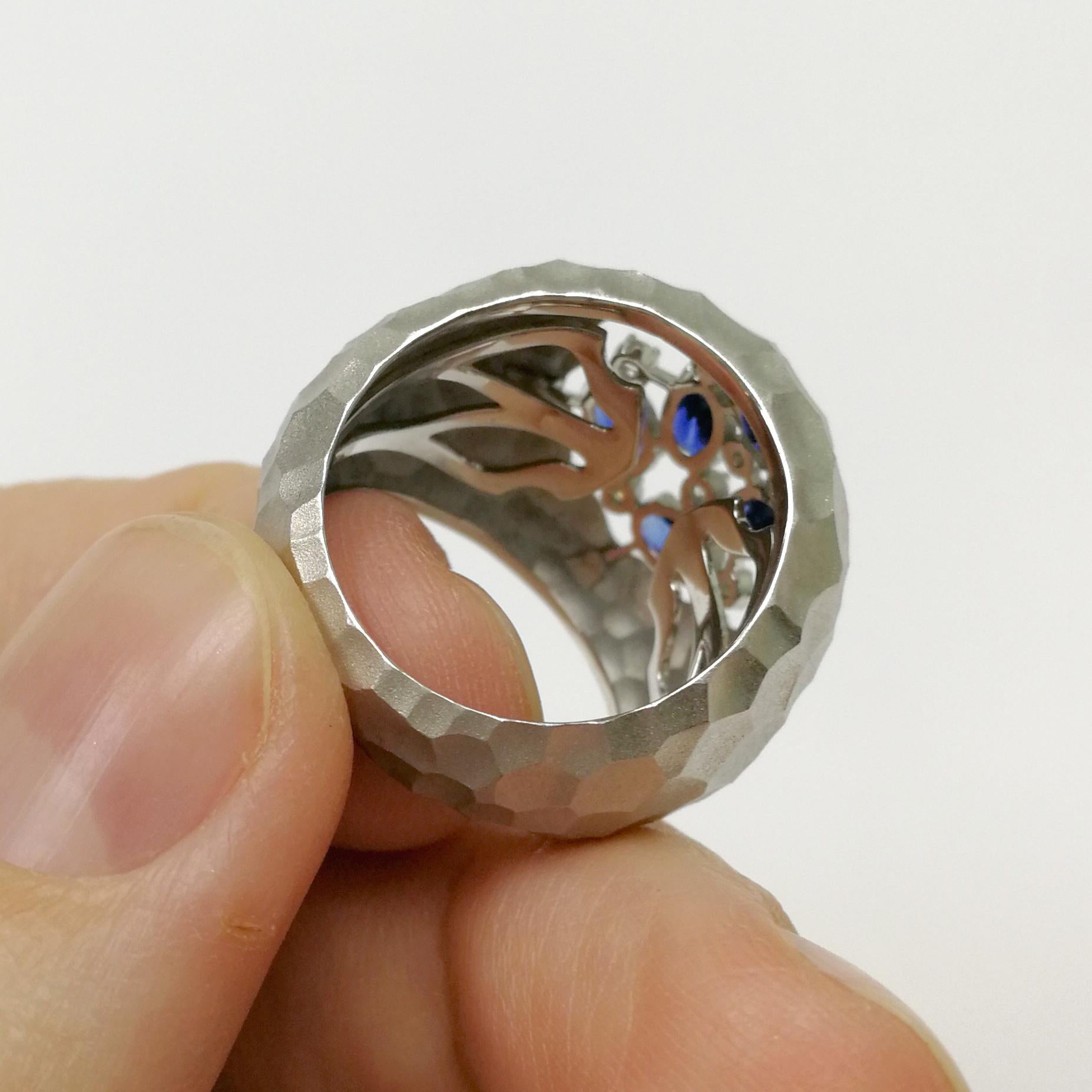 Blue Sapphires Diamonds 18 Karat White Gold Small Oasis Ring In New Condition For Sale In Bangkok, TH