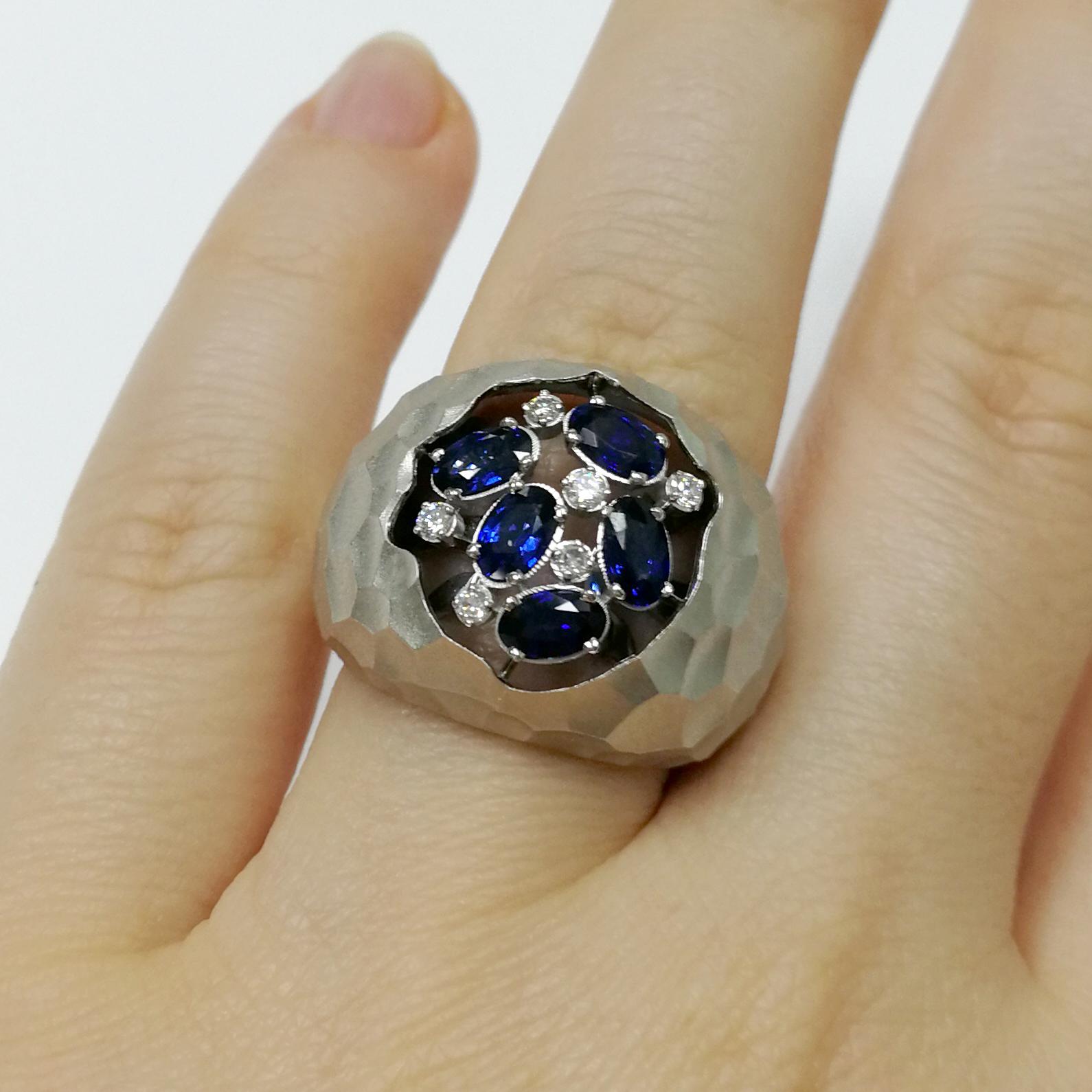 Women's Blue Sapphires Diamonds 18 Karat White Gold Small Oasis Ring For Sale