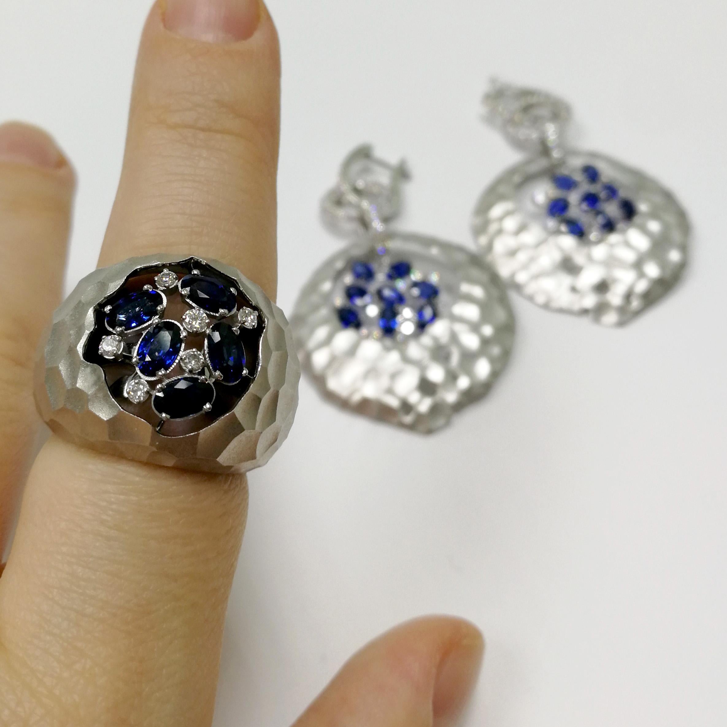 Blaue blaue Saphire Diamanten 18 Karat Weißgold Oasis Ring im Angebot 3