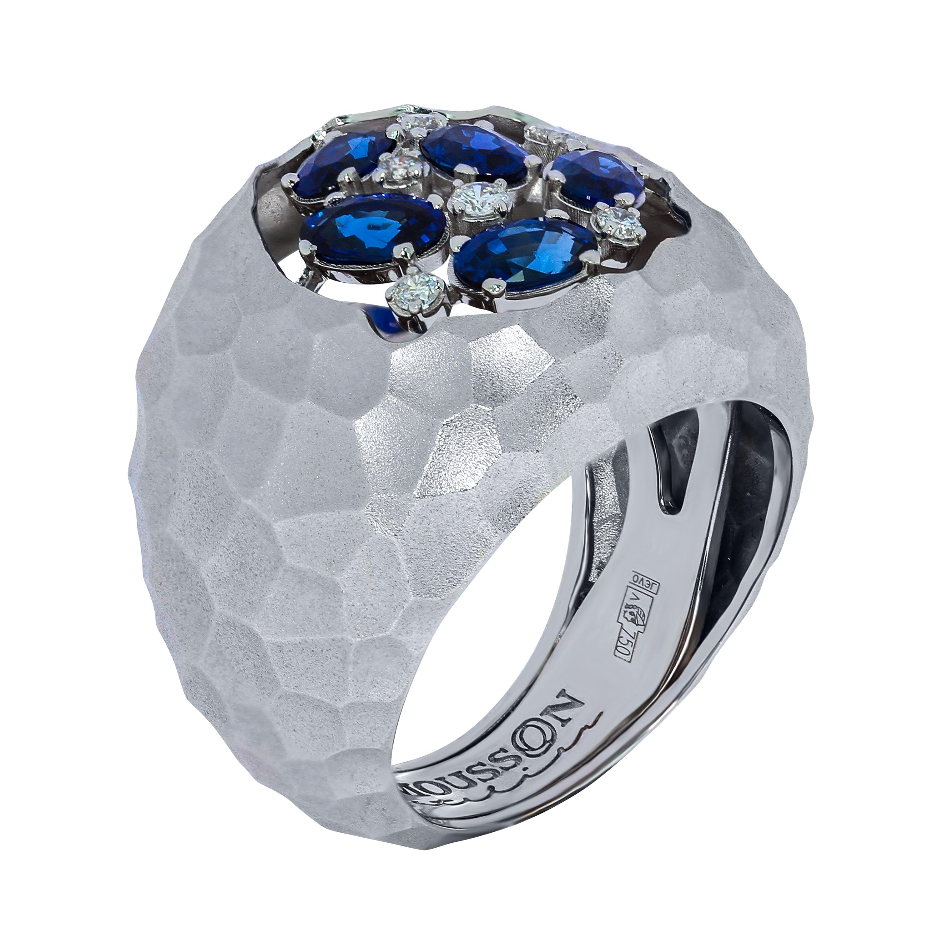 Blue Sapphires Diamonds 18 Karat White Gold Small Oasis Ring For Sale
