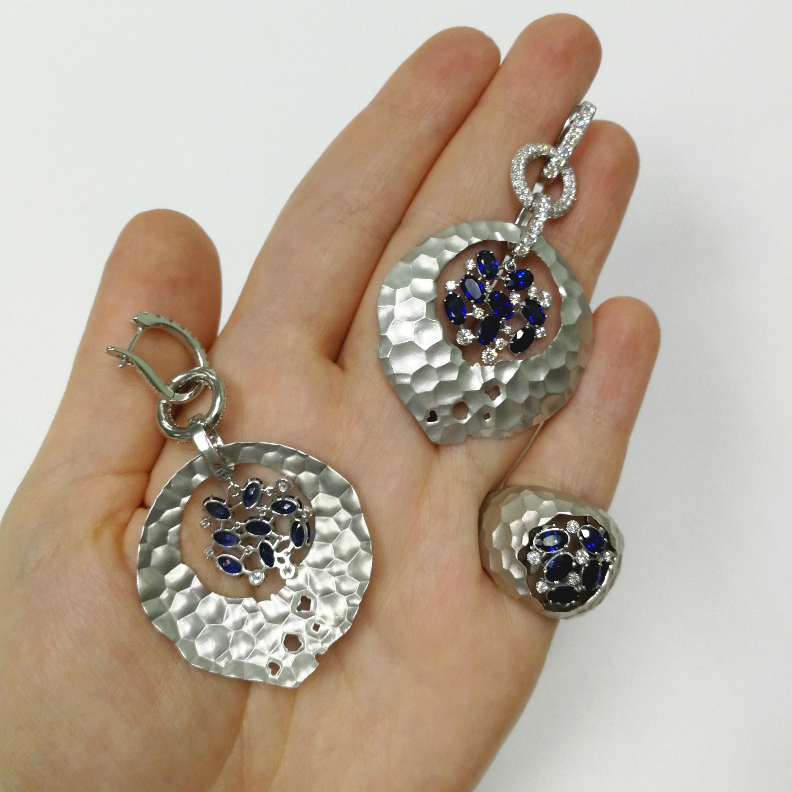 Contemporary Blue Sapphires Diamonds 18 Karat White Gold Small Oasis Suite For Sale