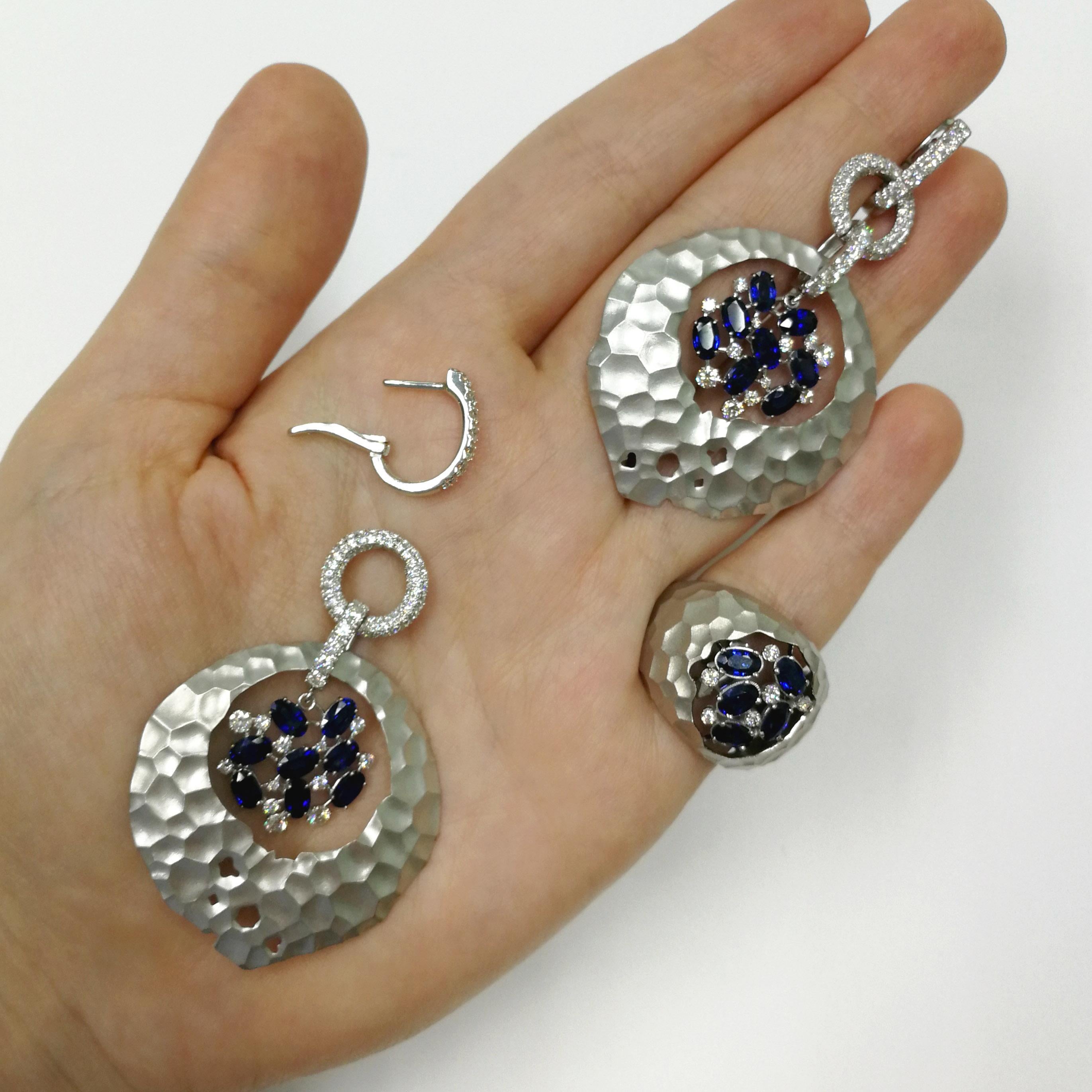 Blue Sapphires Diamonds 18 Karat White Gold Small Oasis Suite In New Condition In Bangkok, TH