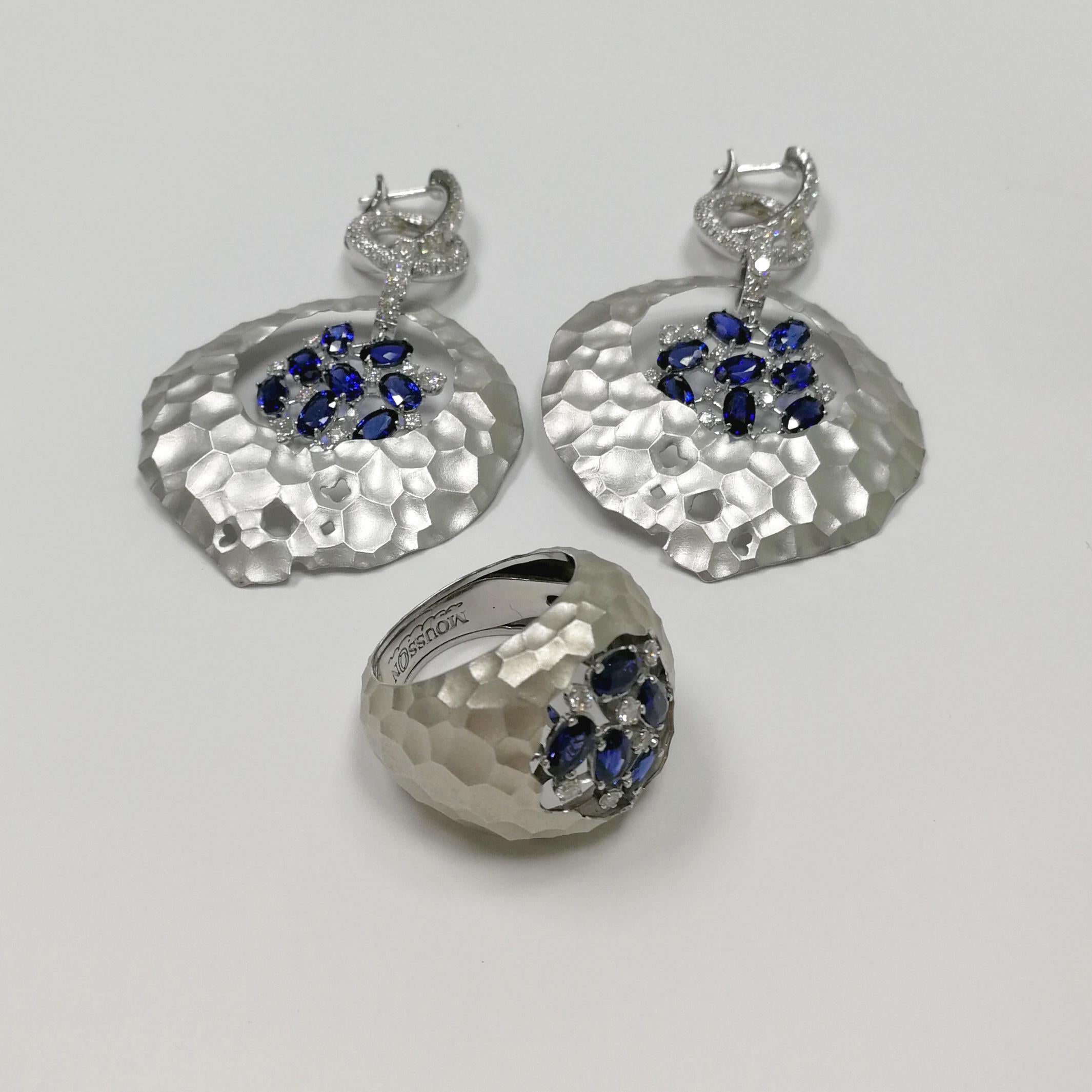 Blue Sapphires Diamonds 18 Karat White Gold Small Oasis Suite For Sale 3