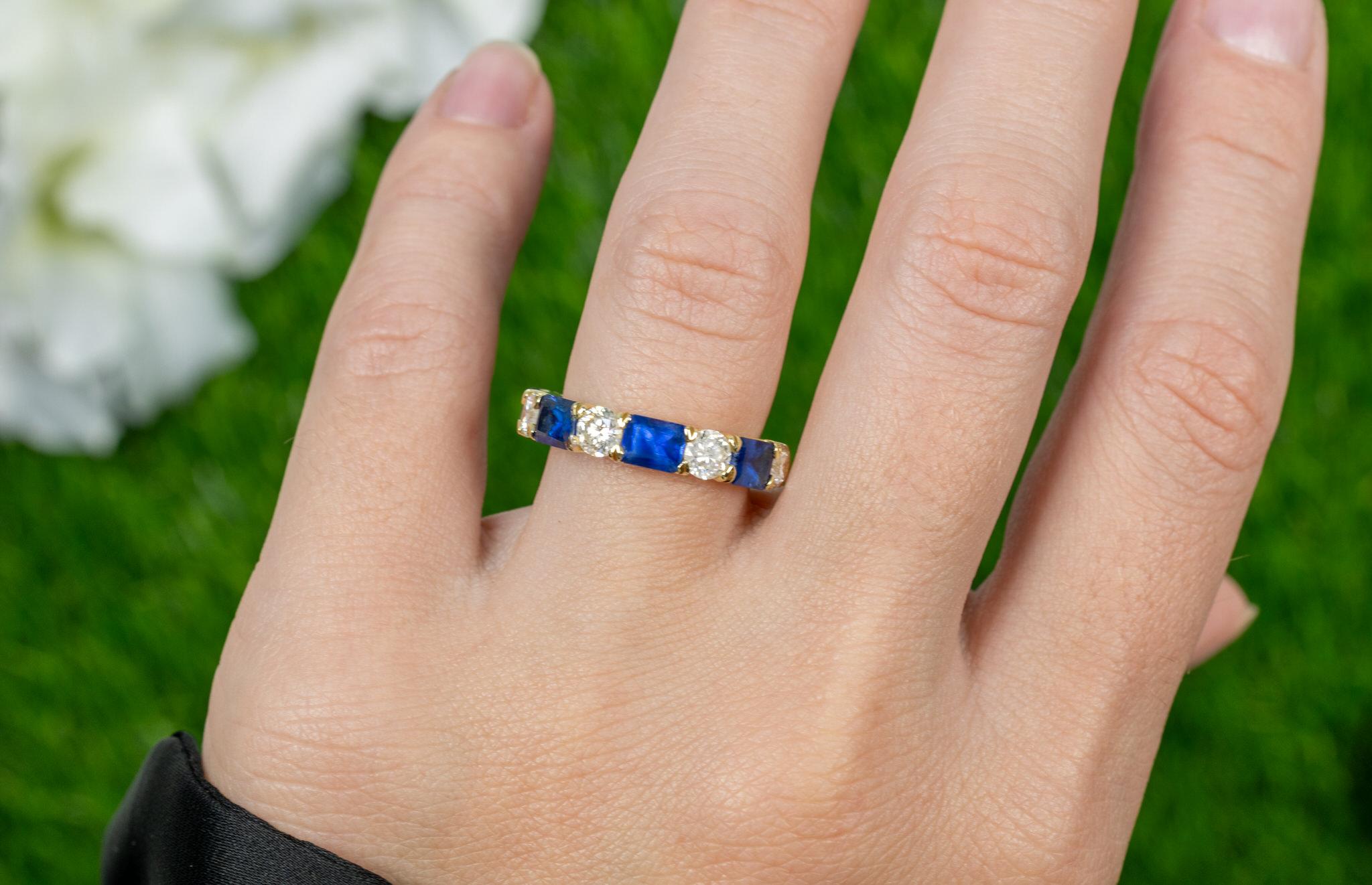 Women's or Men's Blue Sapphires Diamonds Half Eternity Band Ring 3.29 Carats 18K Yellow Gold For Sale