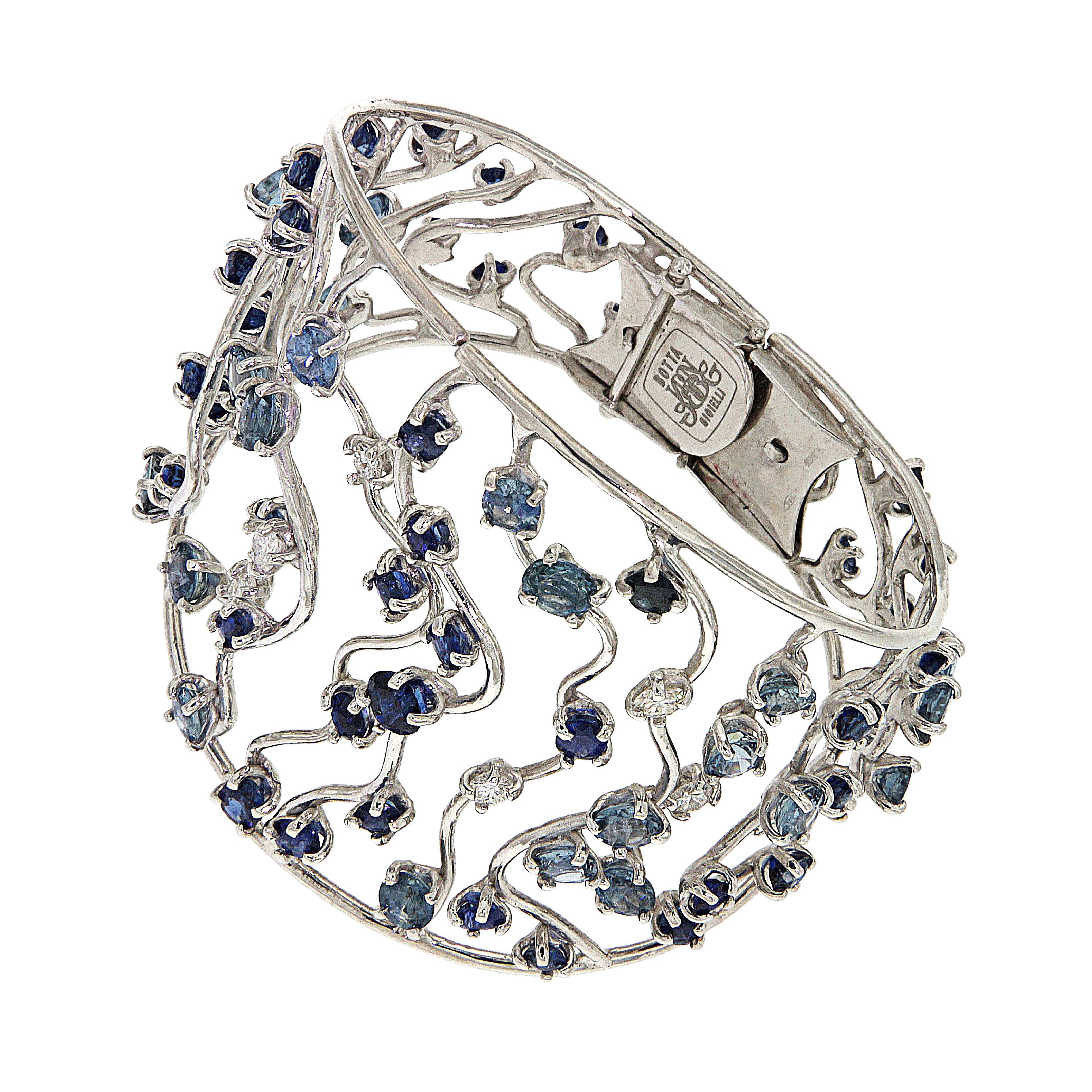 Brilliant Cut Blue Sapphires Diamonds 18 Karat White Gold  Waves Cuff Bracelet Made In Italy For Sale