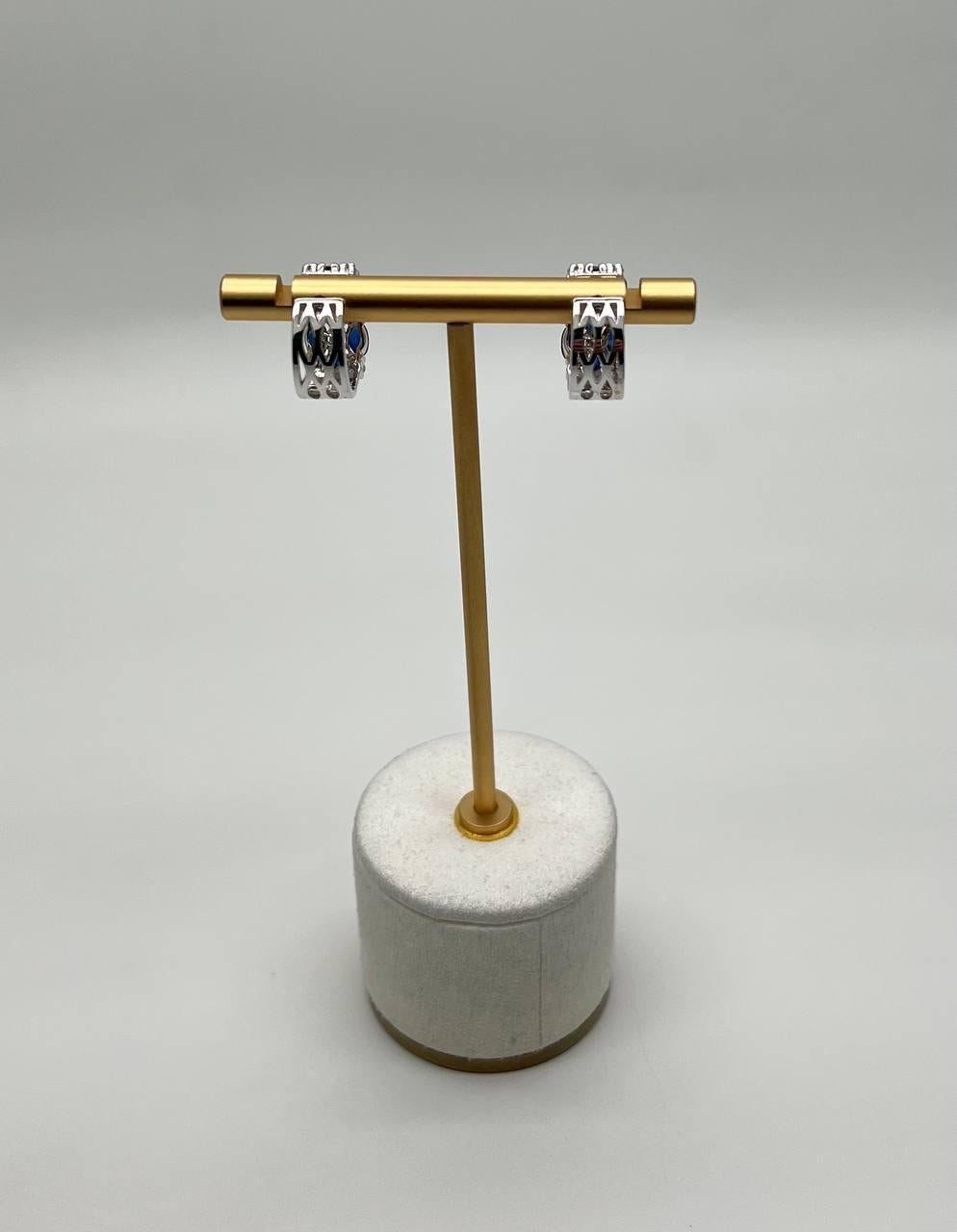 Blue Sapphires White Diamond 14K White Gold Statement Huggie Hinge Earrings In New Condition For Sale In Oakton, VA