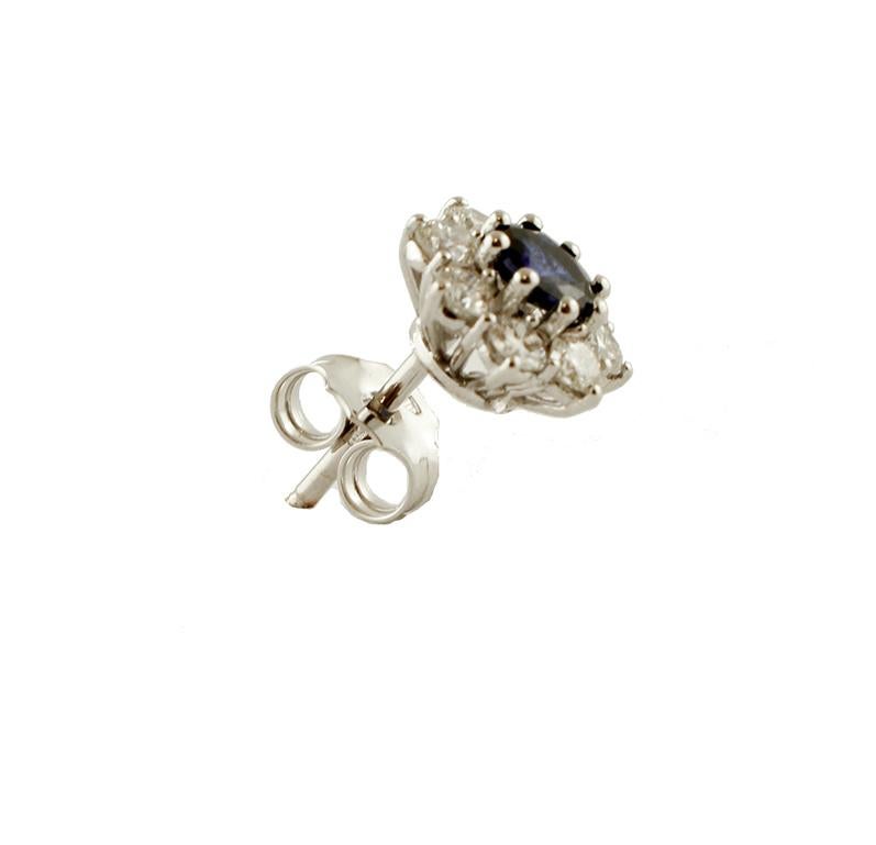 Blue Sapphires, Diamonds, 18 Karat White Gold Flower Stud Earrings In Good Condition In Marcianise, Marcianise (CE)