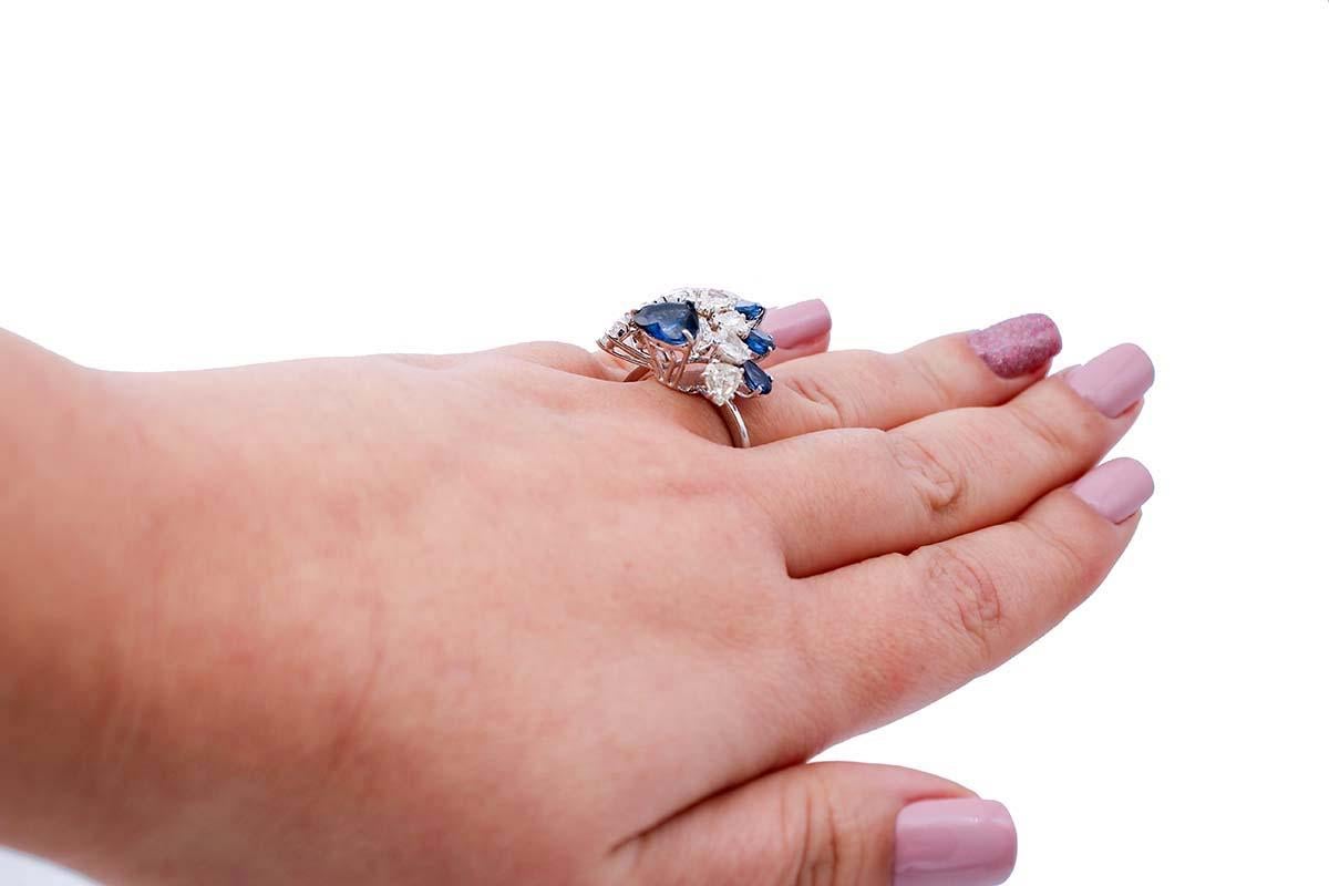 Mixed Cut Blue Sapphires, Diamonds, 18 Karat White Gold Retrò Ring For Sale