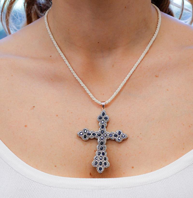 Blue Sapphires, Diamonds, 9 Karat Rose Gold and Silver Cross Pendant Necklace In Good Condition For Sale In Marcianise, Marcianise (CE)