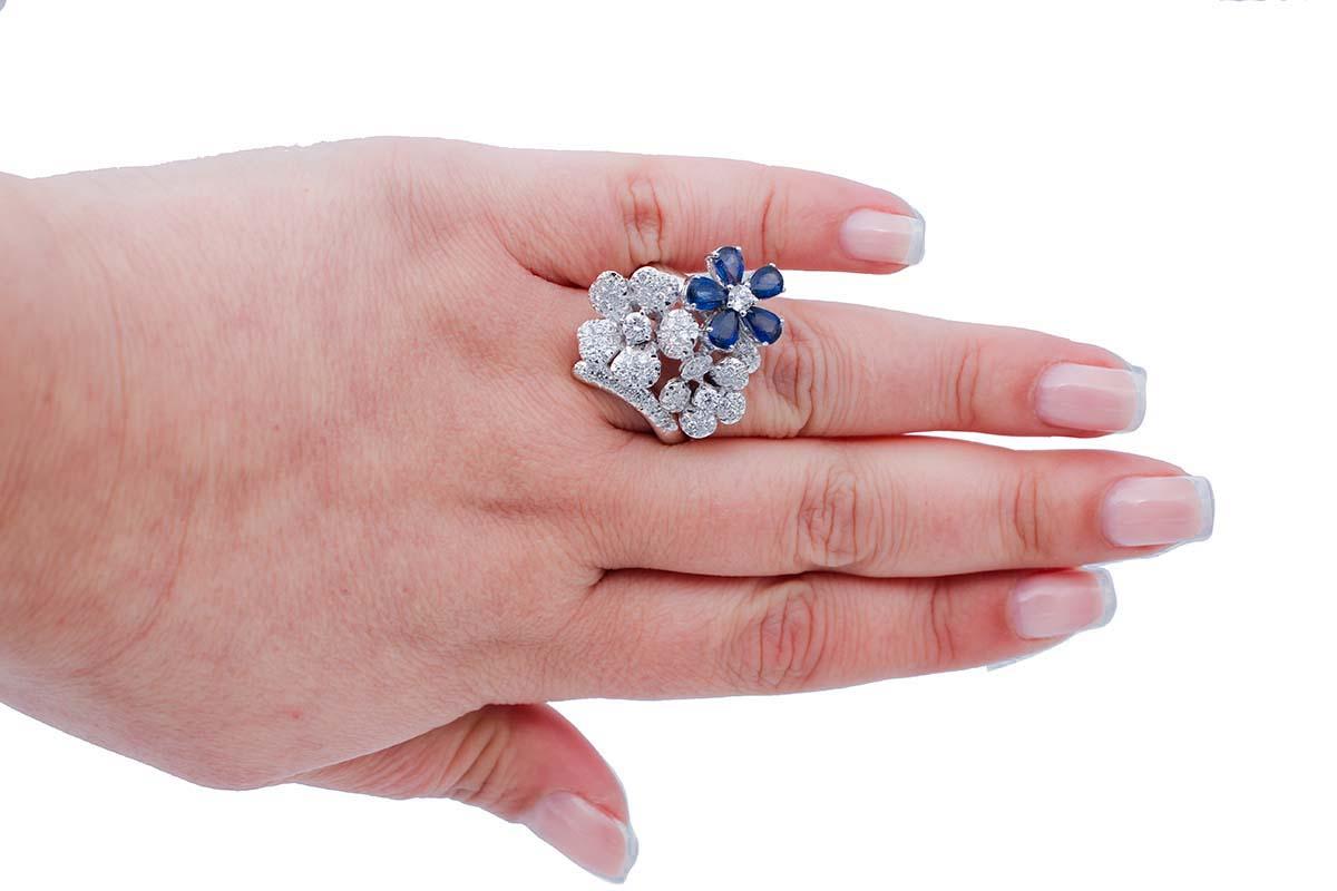 Women's Blue Sapphires, Diamonds, 18 Karat White Gold Modern Ring