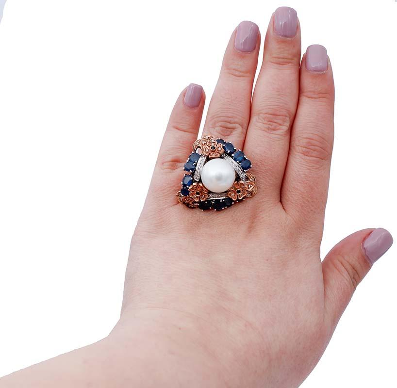 Bague en or rose et blanc 14 Kt, saphirs bleus, diamants, perles Bon état - En vente à Marcianise, Marcianise (CE)