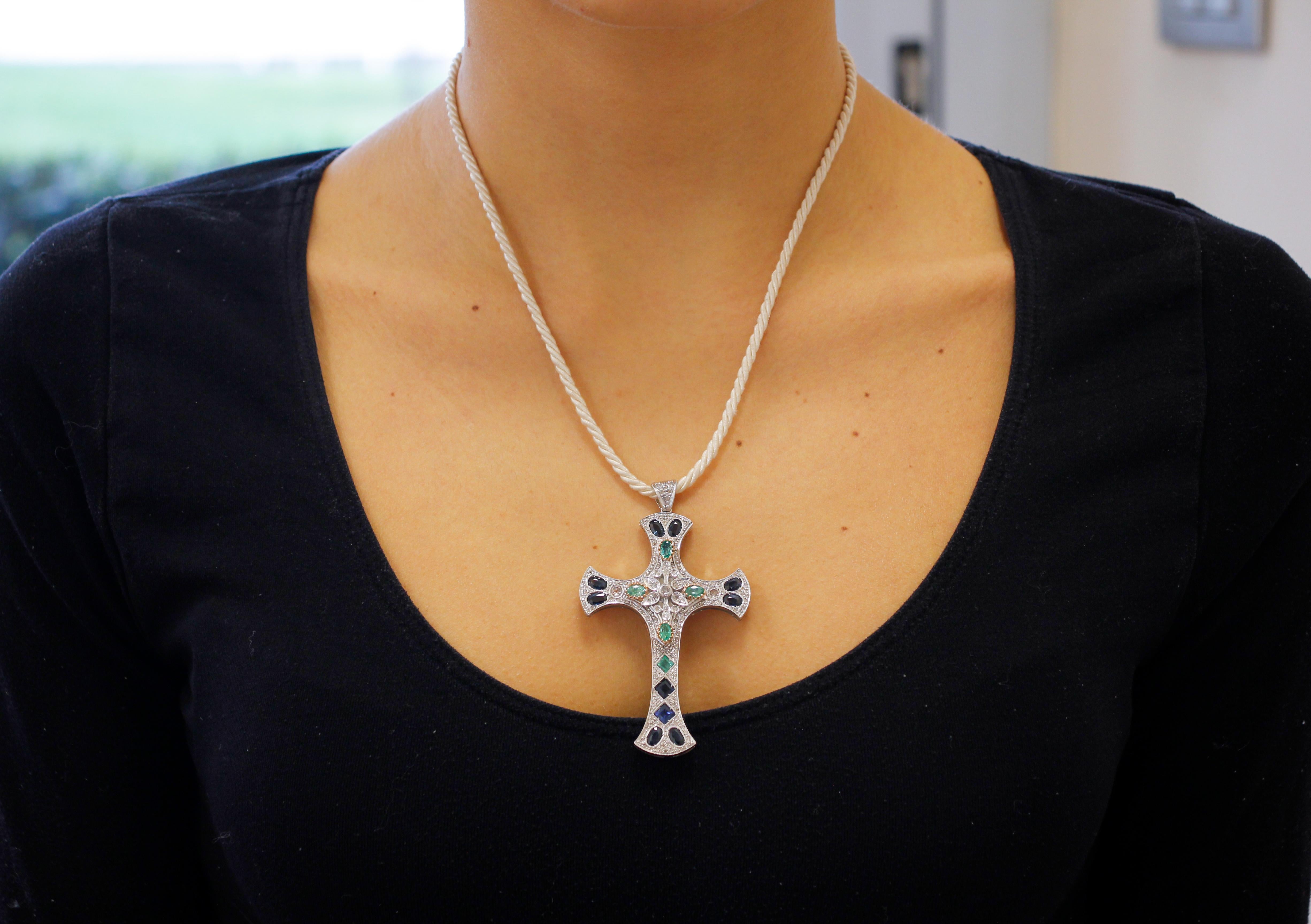 Blue Sapphires, Emeralds, Diamonds, 9 Karat Yellow Gold and Silver Cross Pendant In Good Condition For Sale In Marcianise, Marcianise (CE)