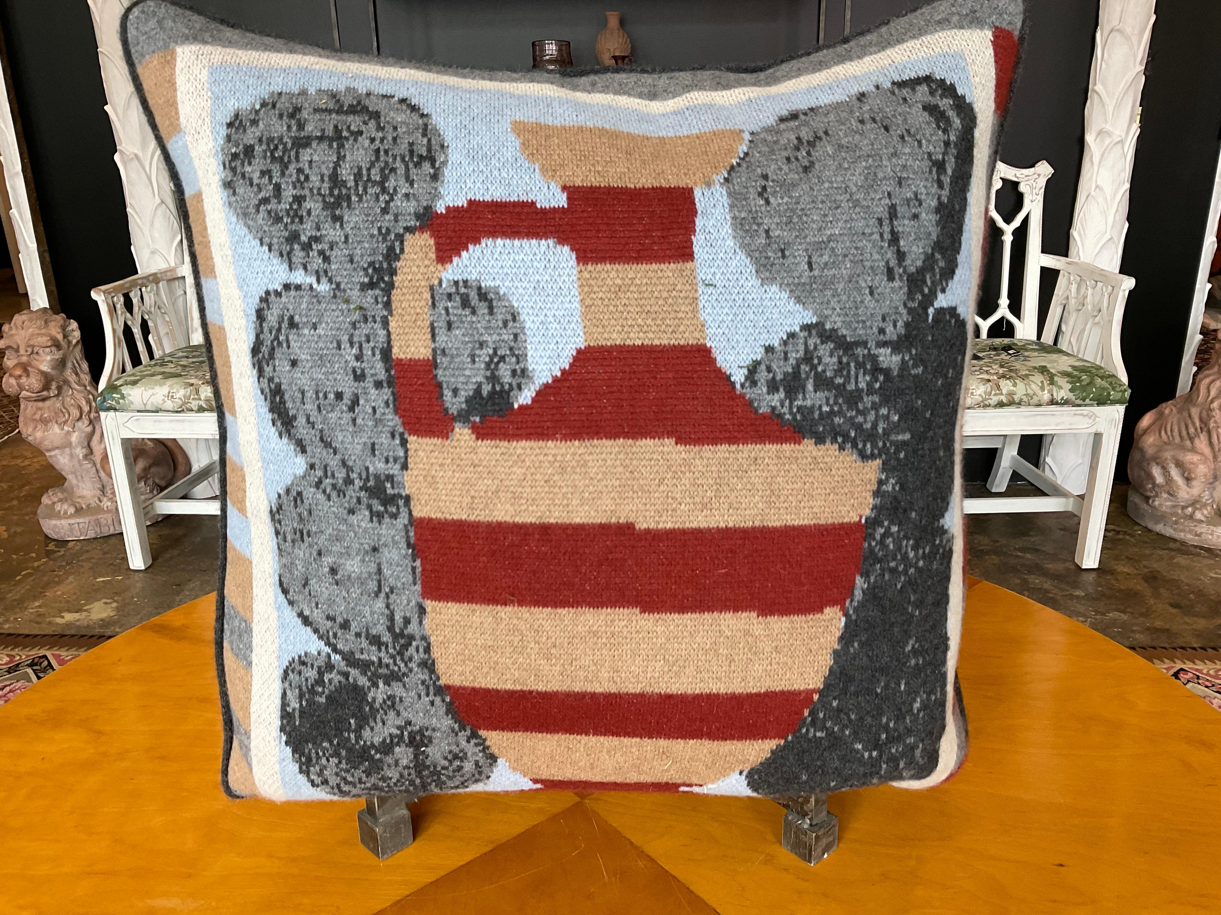 Cuscino per urna Wayne Pate in 100% cashmere
Le misure del cuscino sono 20 cm di larghezza e 20 cm di altezza. 
