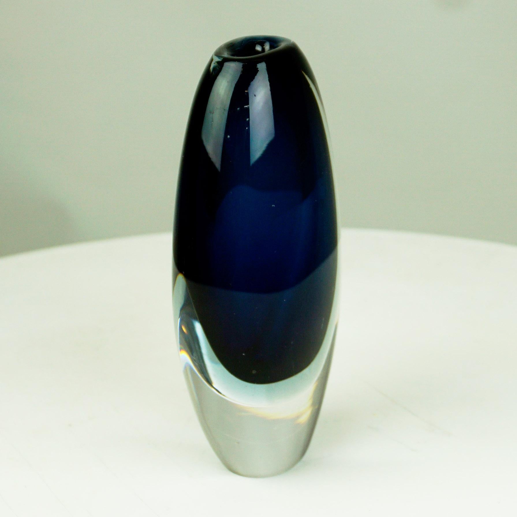 Swedish Blue Scandinavian Modern Sommerso Vase by Vicke Lindstrand for Kosta, Sweden