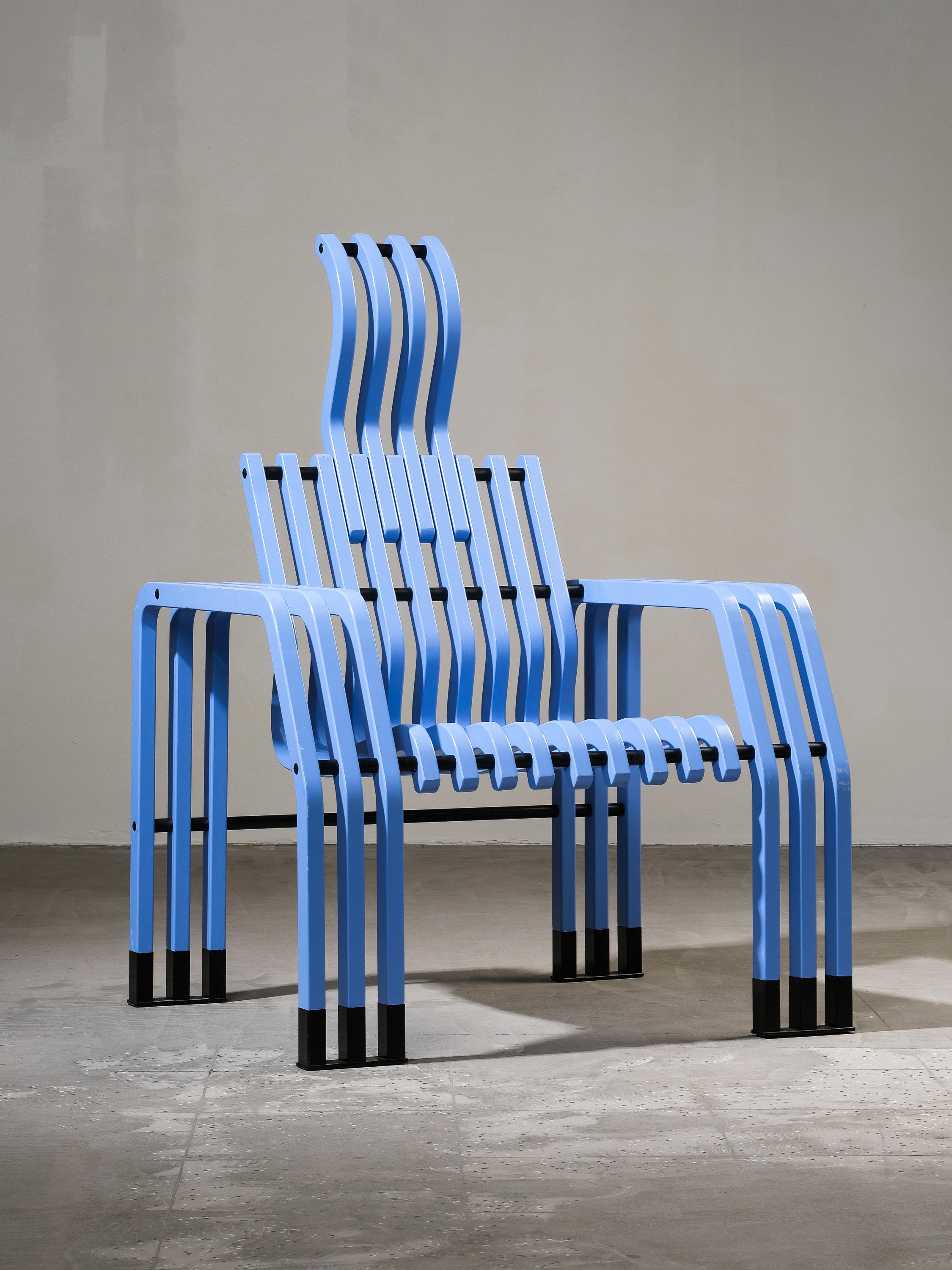 Blauer Stuhl „Scheletro“ von Kari Asikainen für P. O. Korhonen Oy, Finnland, 1980er Jahre (Postmoderne) im Angebot