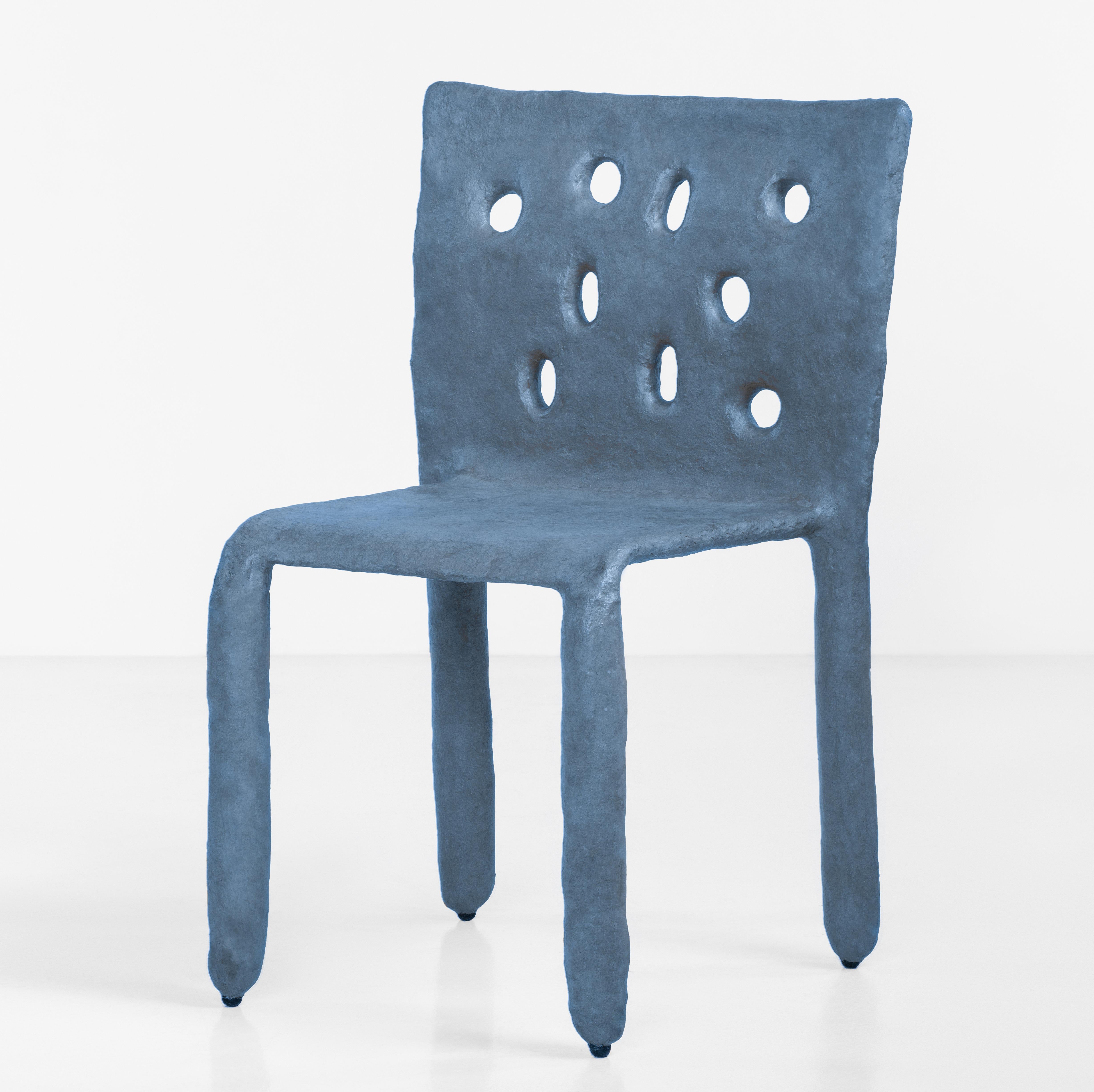 Chaise contemporaine sculptée bleue de FAINA en vente 6