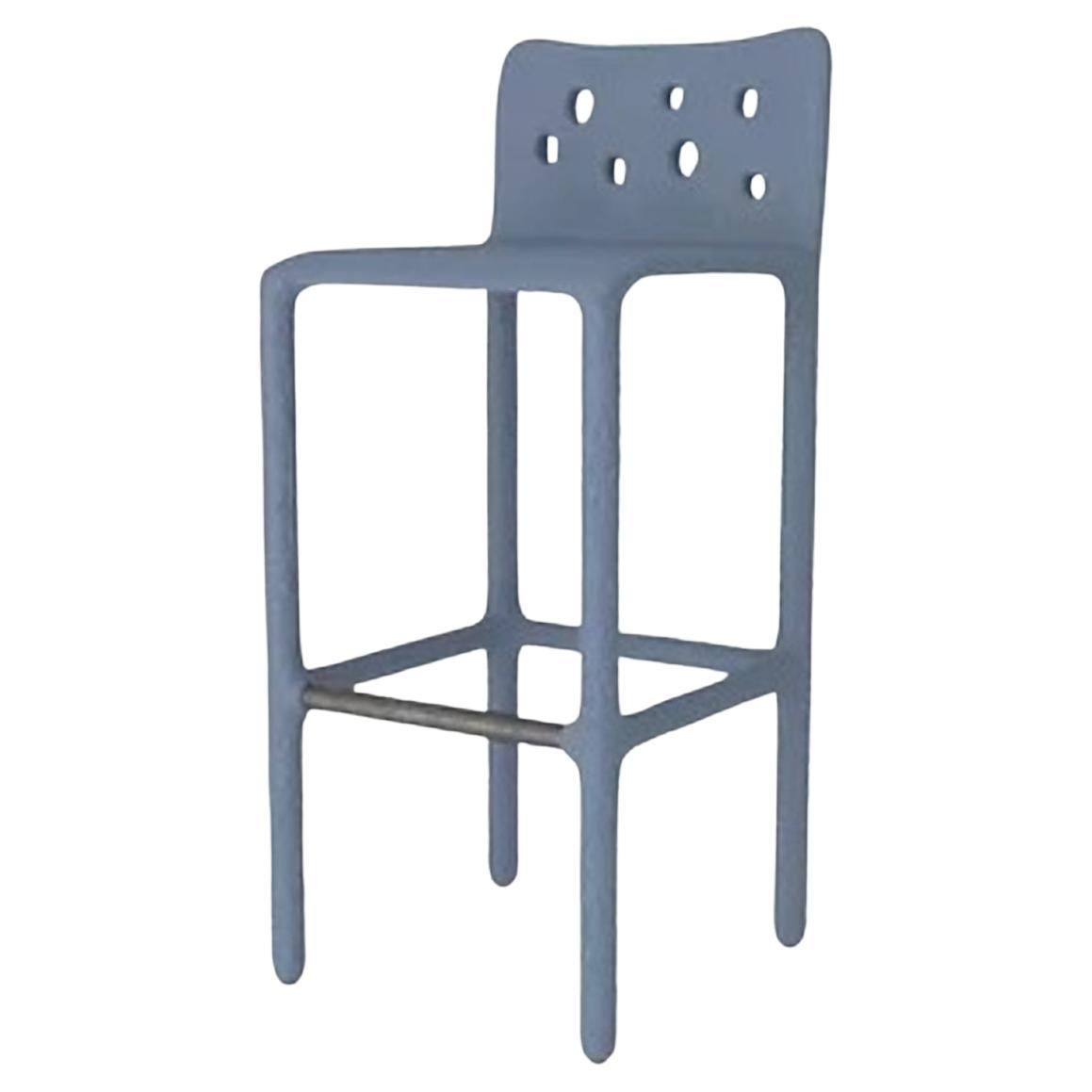 Blauer zeitgenössischer Stuhl mit Skulptur von Faina