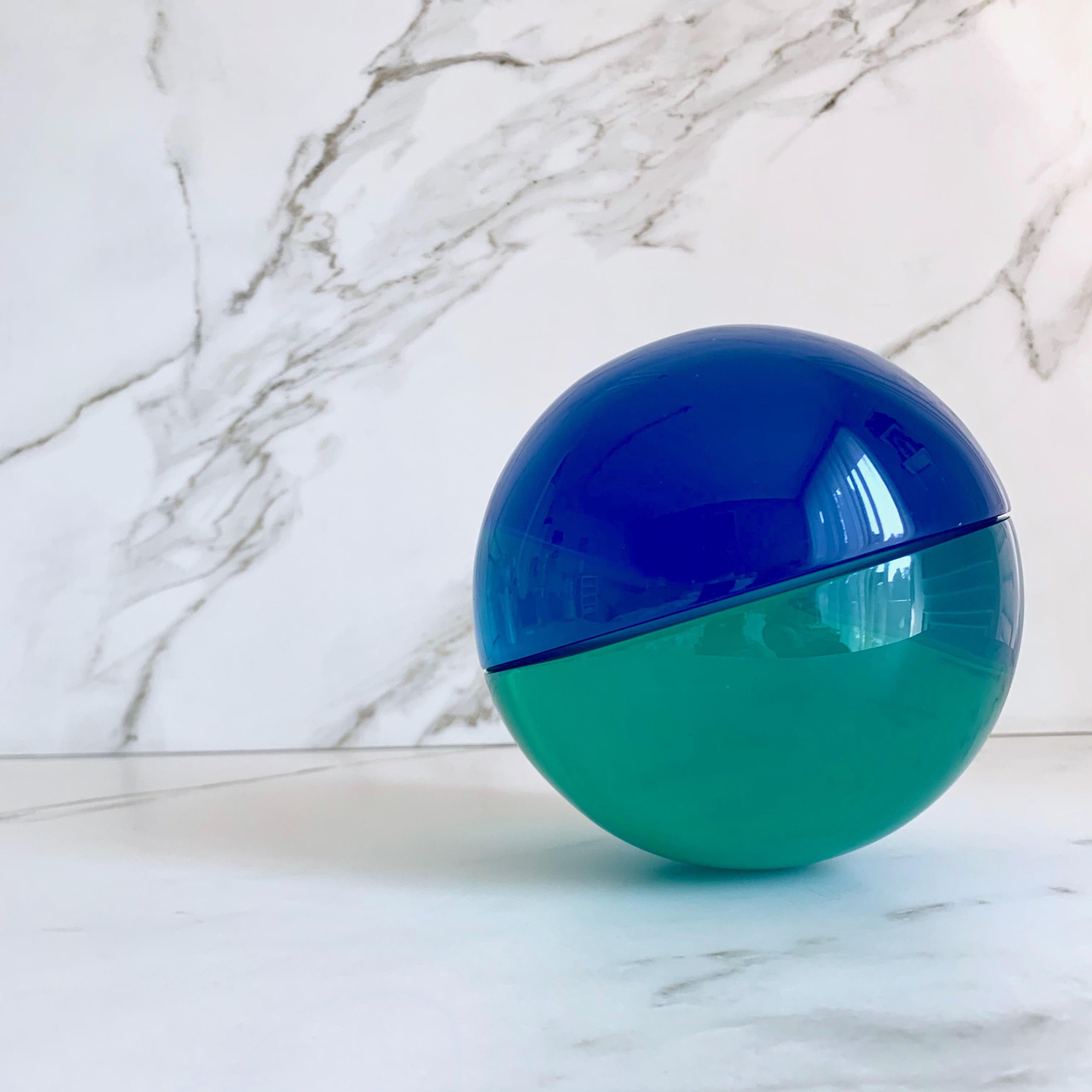Contemporary Blue Semi Sphere Sculpture in Polished Resin by Paola Valle For Sale