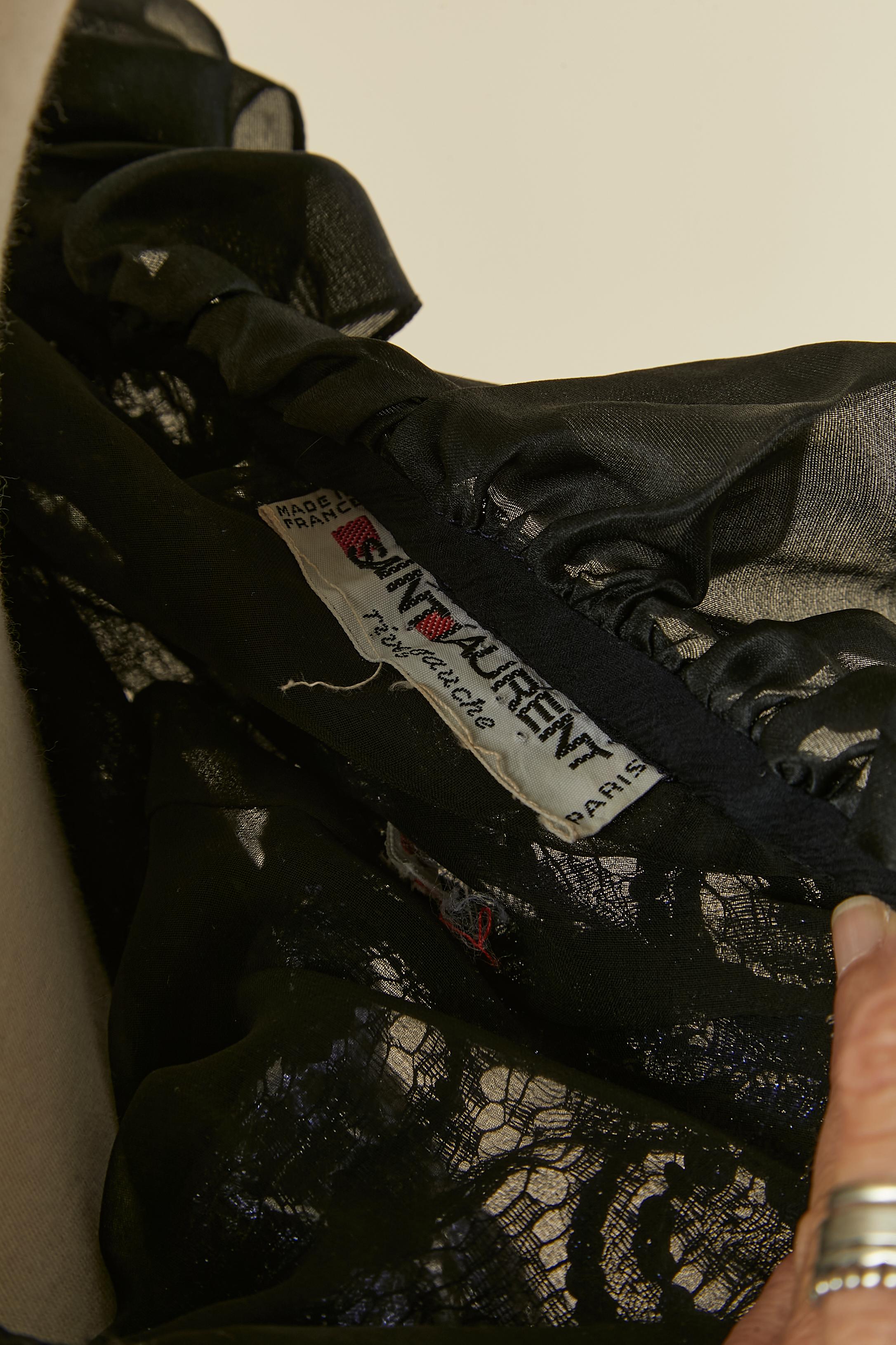 Abito blu in paillettes e pizzo con volant neri SAINT LAURENT RIVE GAUCHE in vendita 3