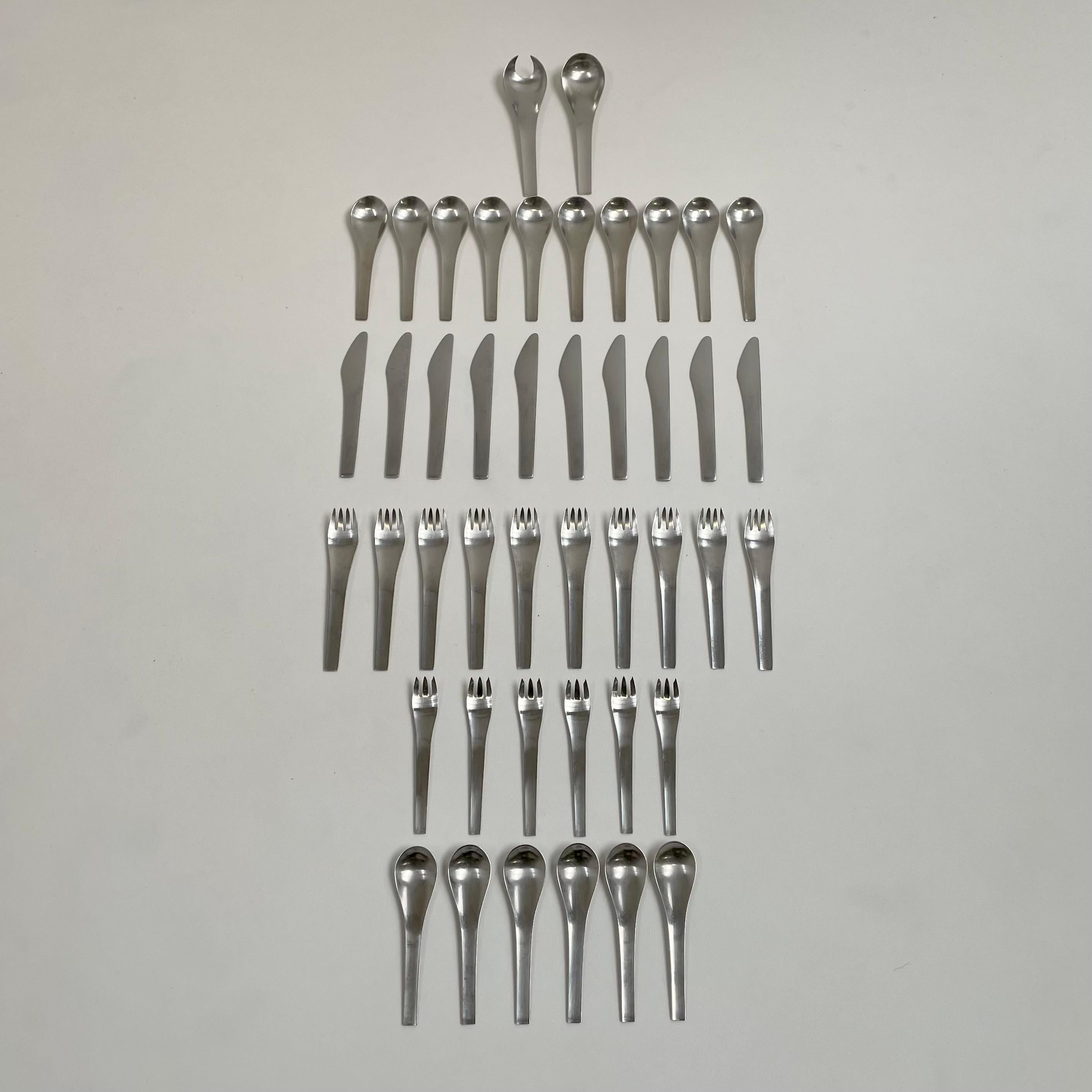 Juego de Cubiertos de Acero Inoxidable Tiburón Azul de Georg Jensen Servicio 44 Piezas Mate. en venta 4