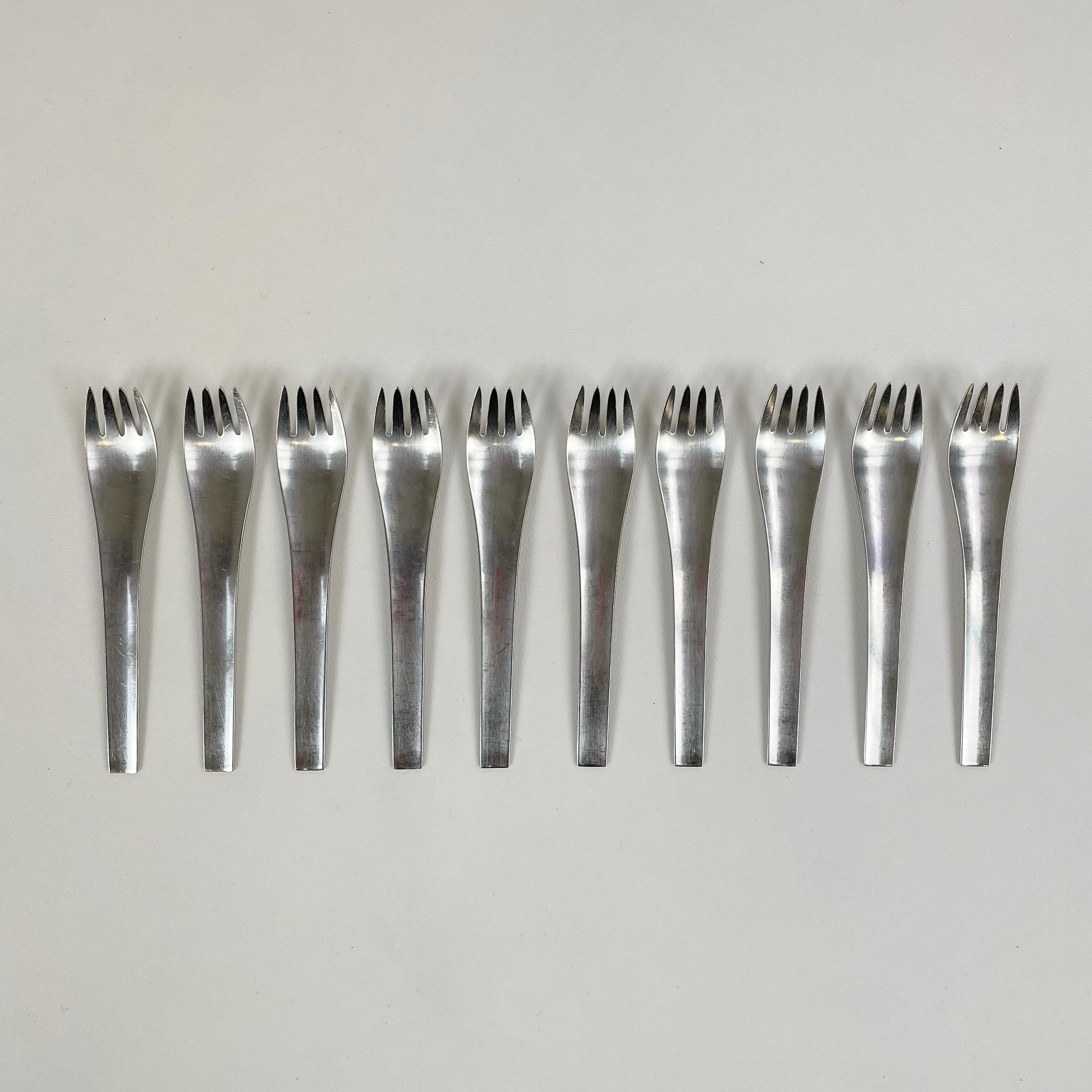 Juego de Cubiertos de Acero Inoxidable Tiburón Azul de Georg Jensen Servicio 44 Piezas Mate. Escandinavo moderno en venta