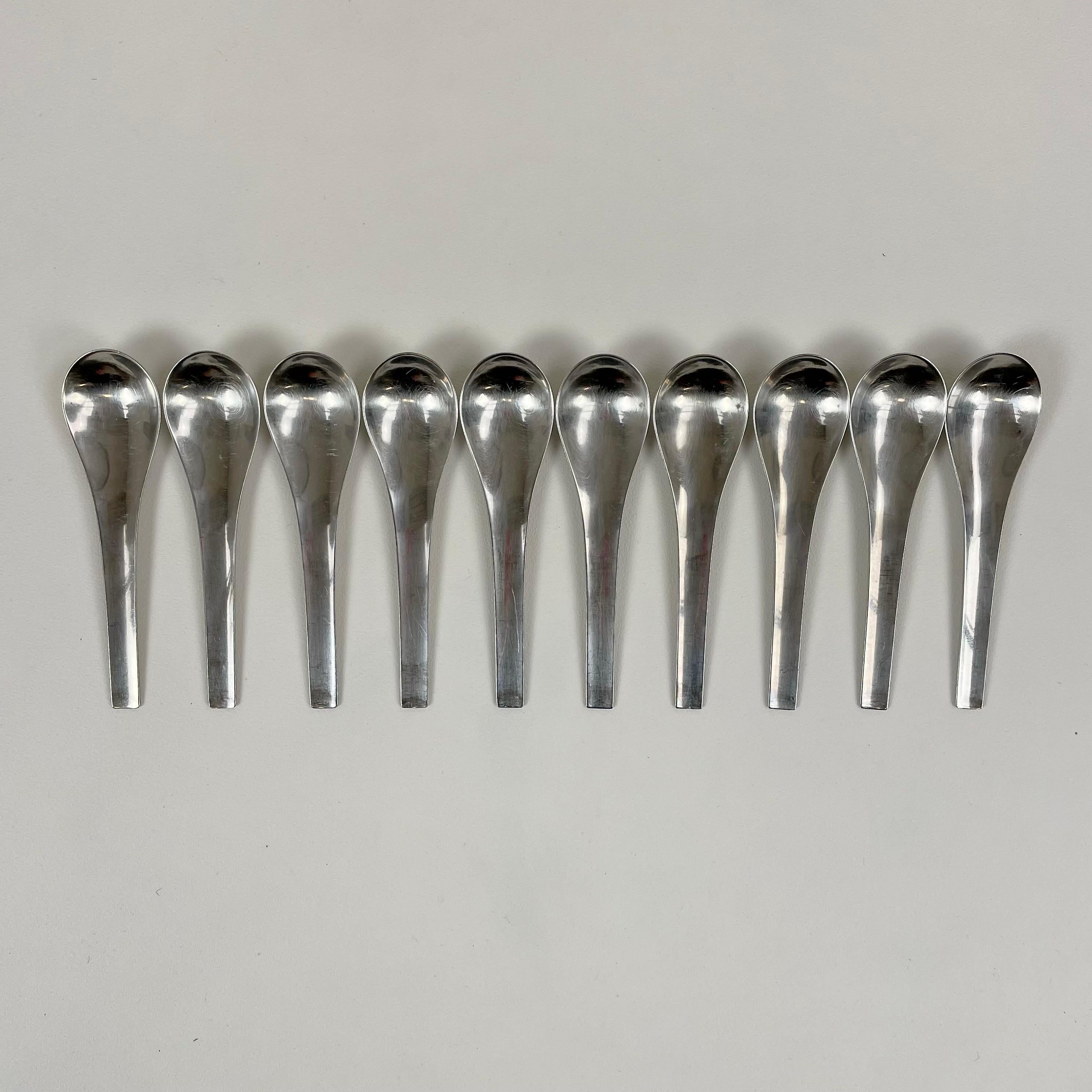 Juego de Cubiertos de Acero Inoxidable Tiburón Azul de Georg Jensen Servicio 44 Piezas Mate. en Bueno estado para la venta en Brussels, BE