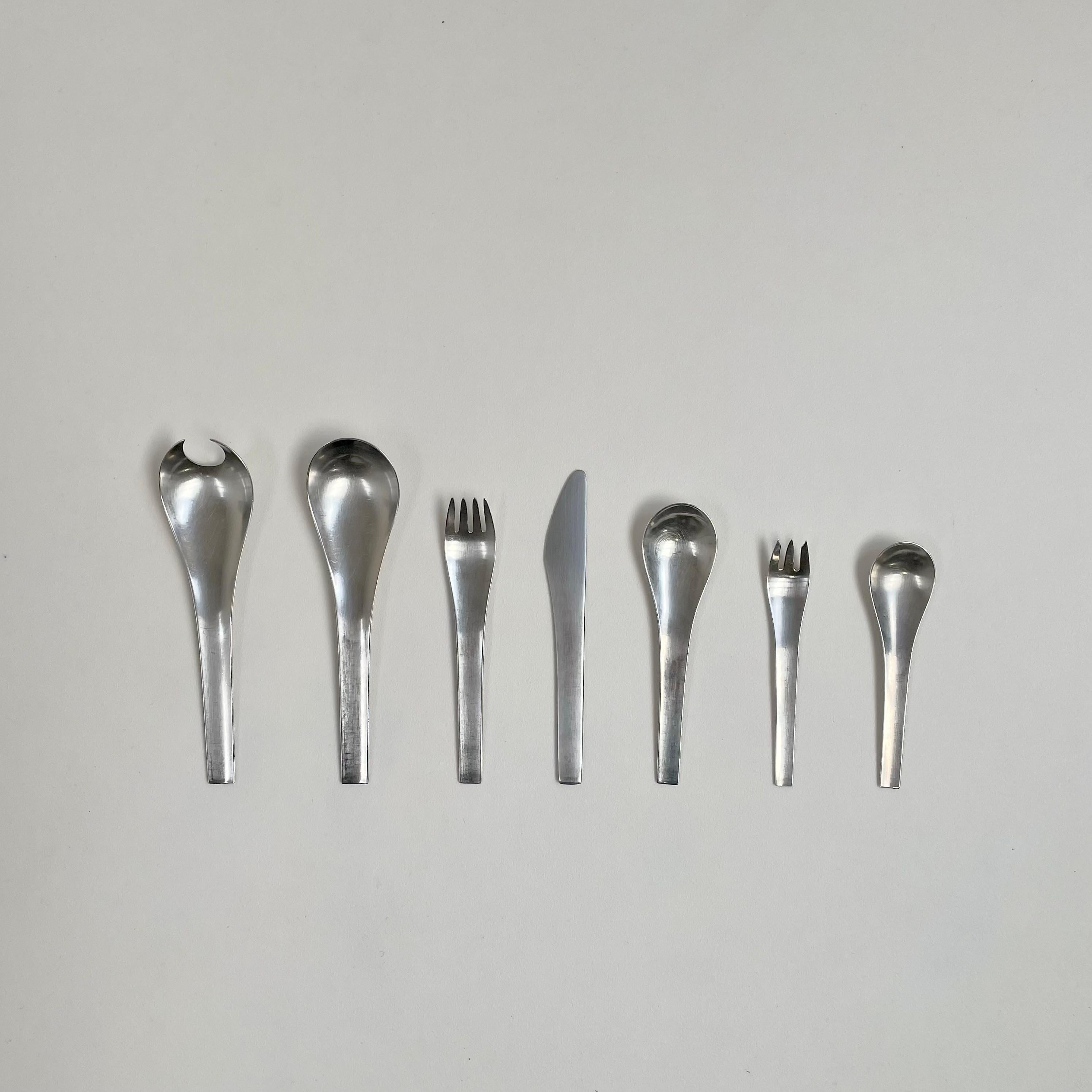 Juego de Cubiertos de Acero Inoxidable Tiburón Azul de Georg Jensen Servicio 44 Piezas Mate. en venta 2