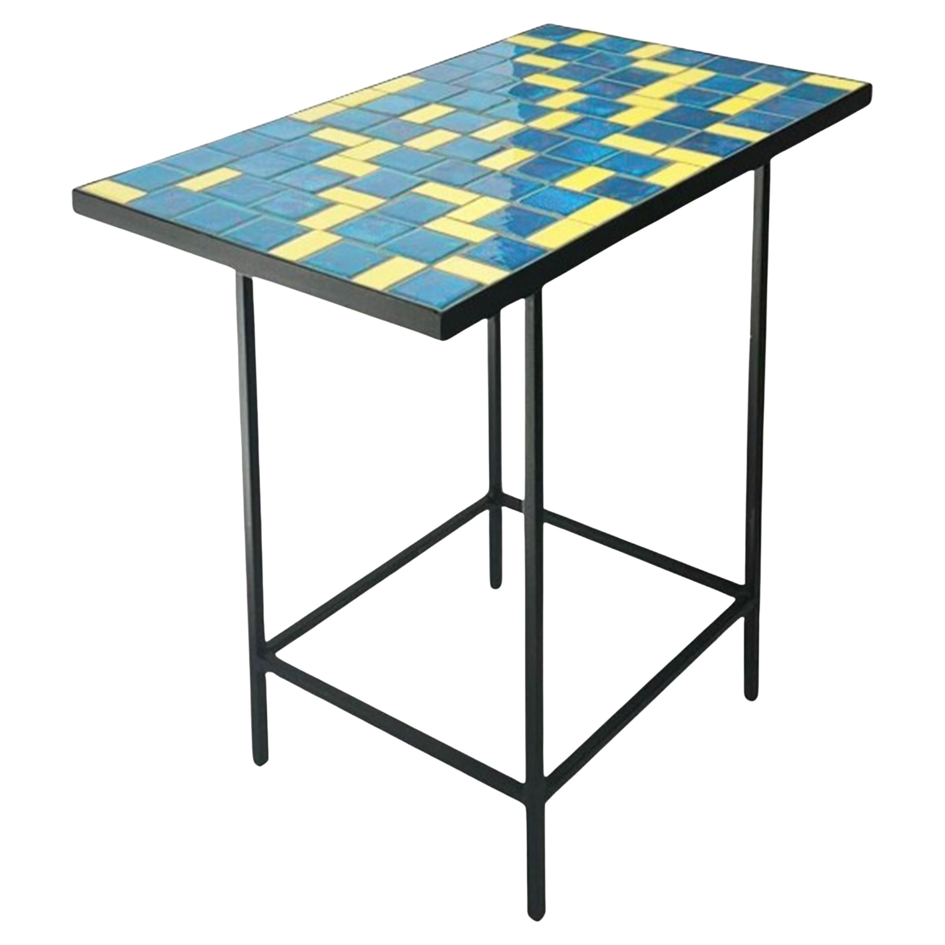 Blauer Beistelltisch "The Table Project" entworfen von Isidro Blasco, Spanien, 2025