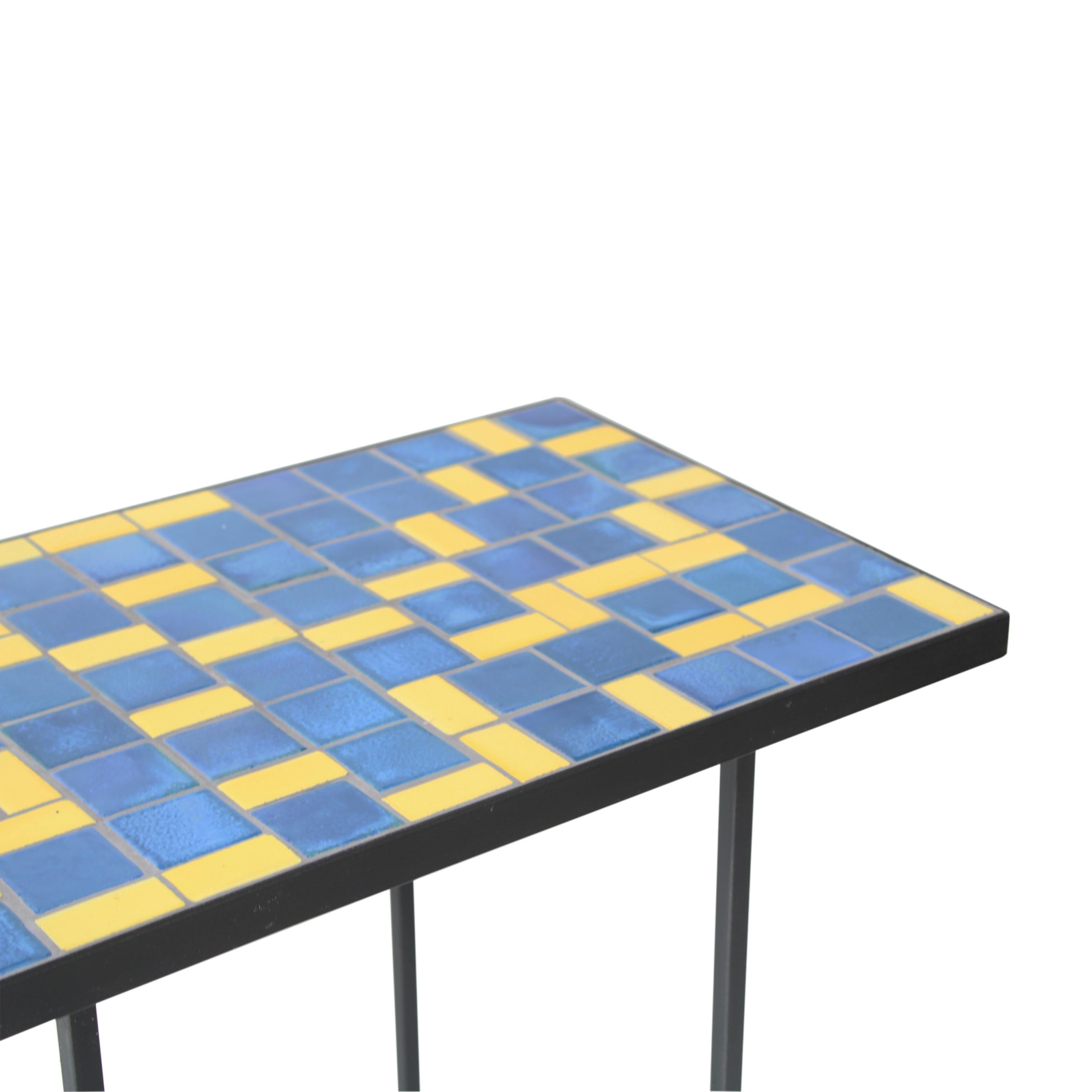 XXIe siècle et contemporain Table d'appoint bleue 