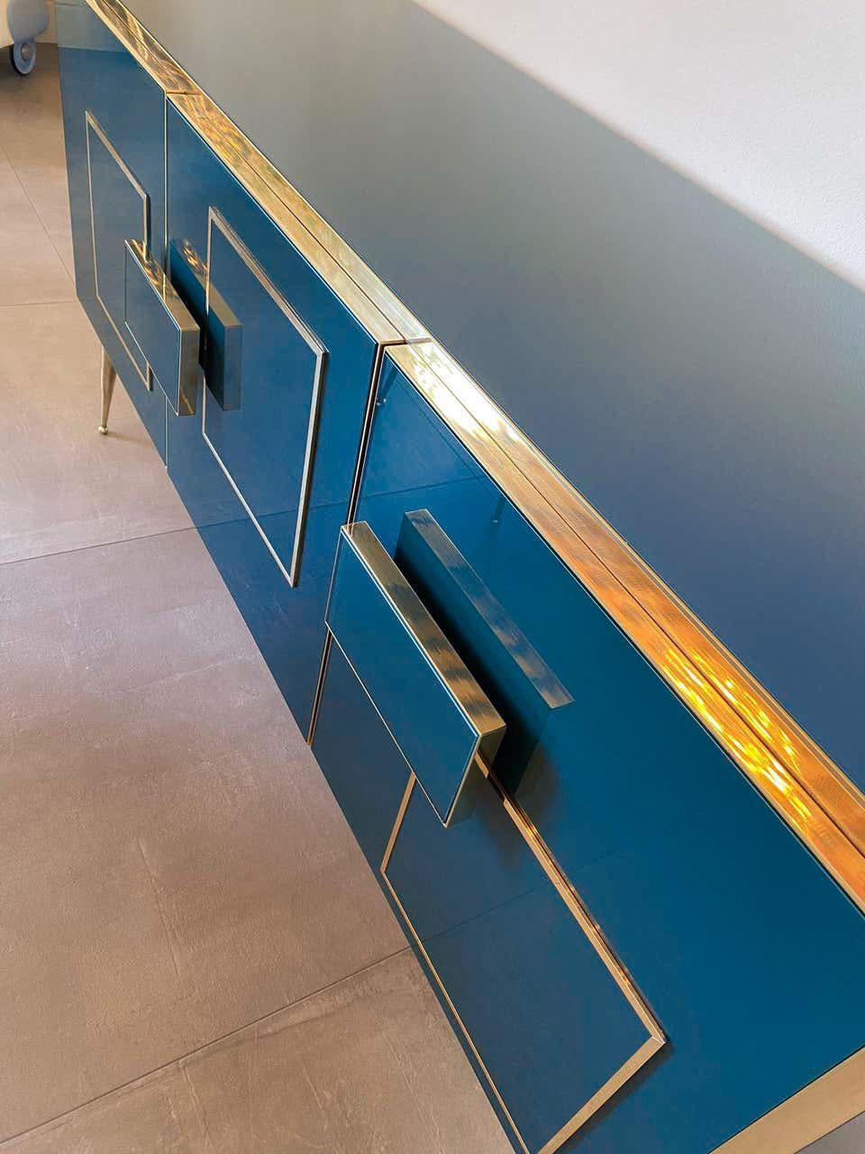 Aparador azul tres puertas Justfurnituress Design Latón en venta