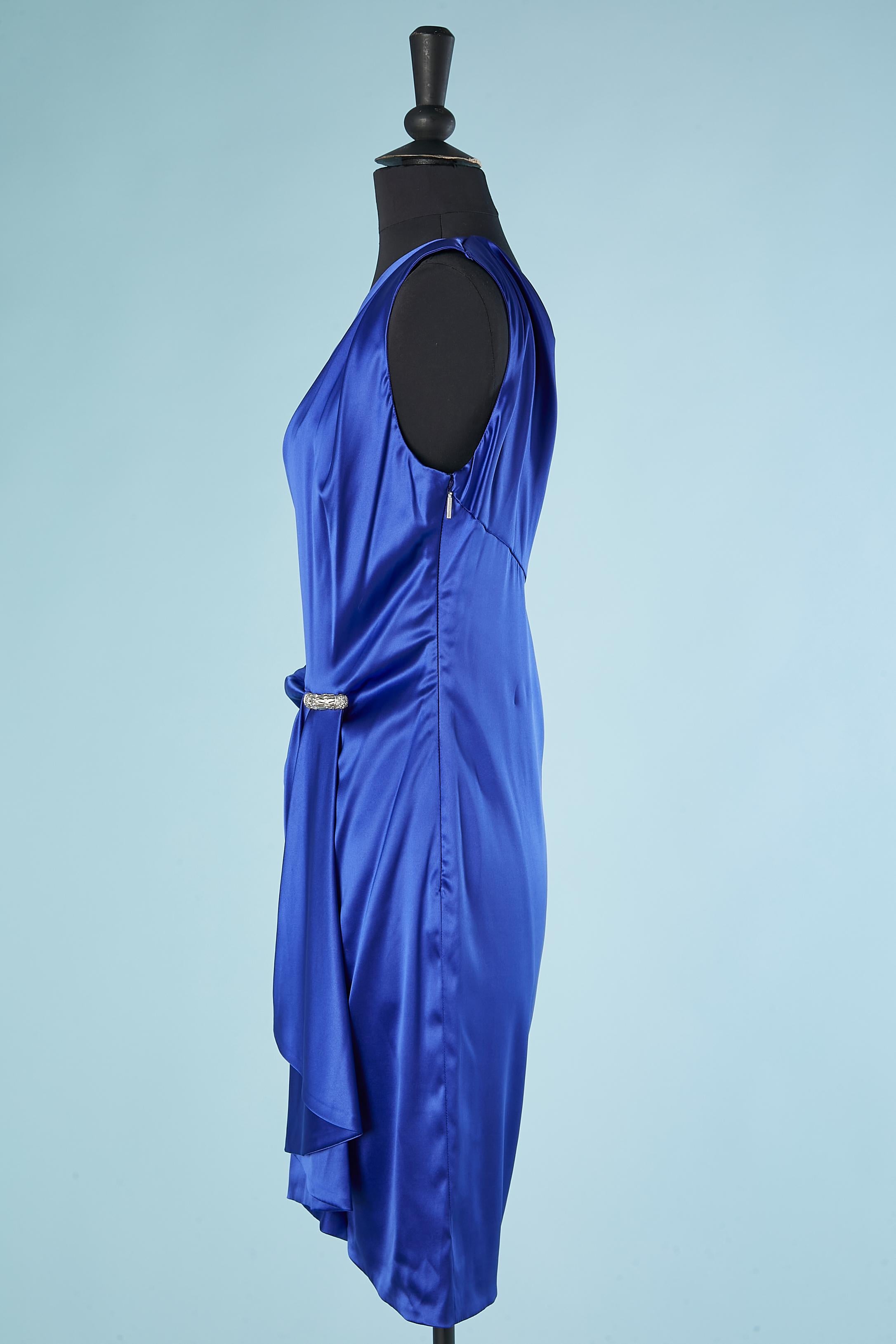 Blue silk asymmetrical cocktail dress with silver metal brooch Roberto Cavalli  In Excellent Condition For Sale In Saint-Ouen-Sur-Seine, FR