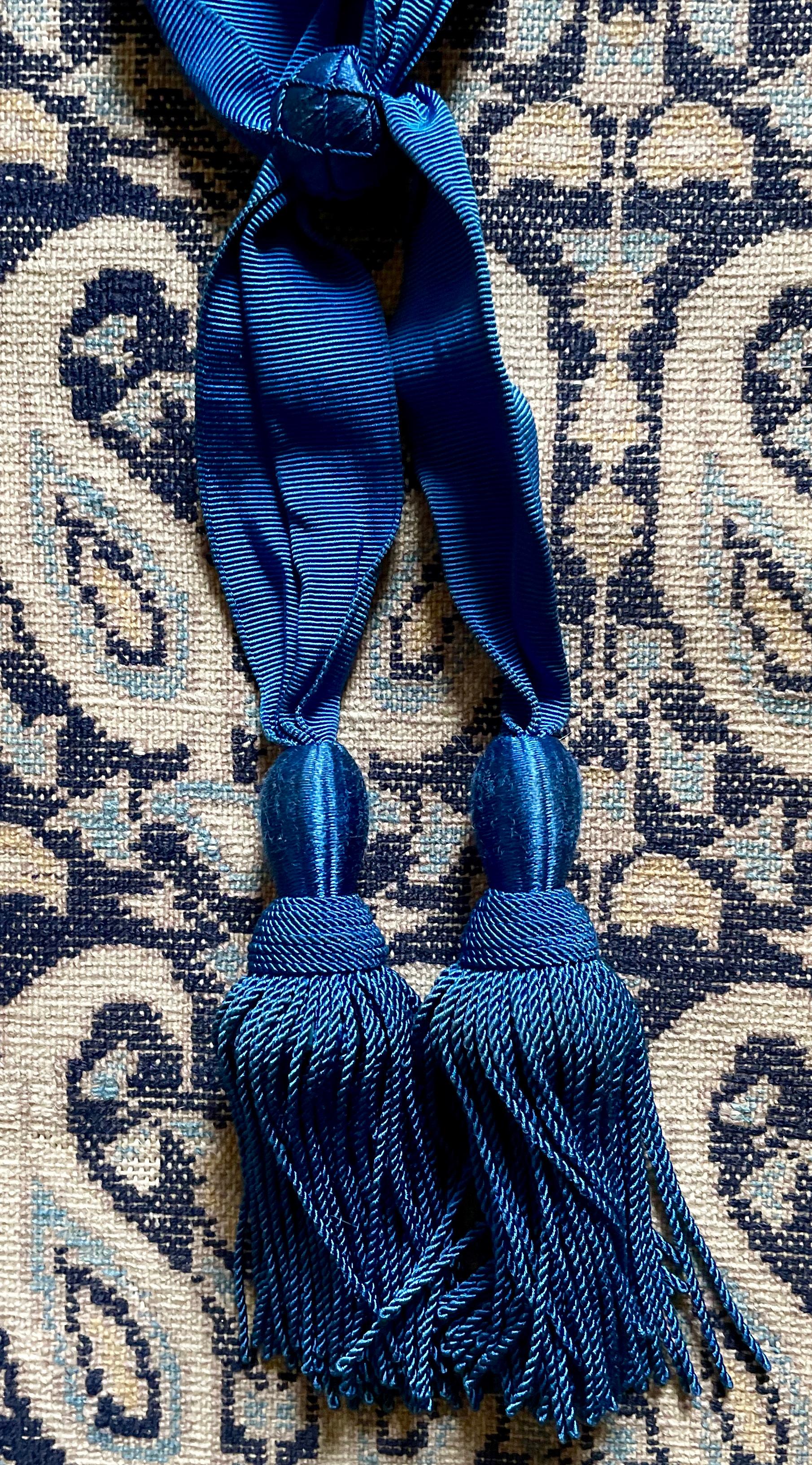 Blue silk grosgrain military sash. Italian blue silk grosgrain with tassels. Italy, early 20th century. 
Dimensions: 38