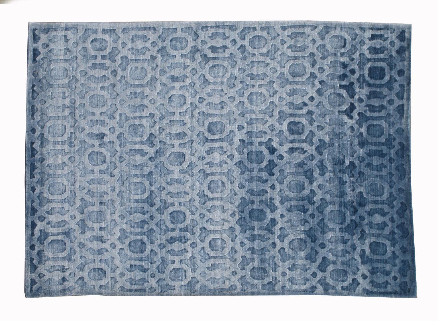 Handmade, high-low silk pile on a cotton foundation.

Modern trellis design.

Dimensions: 4'2