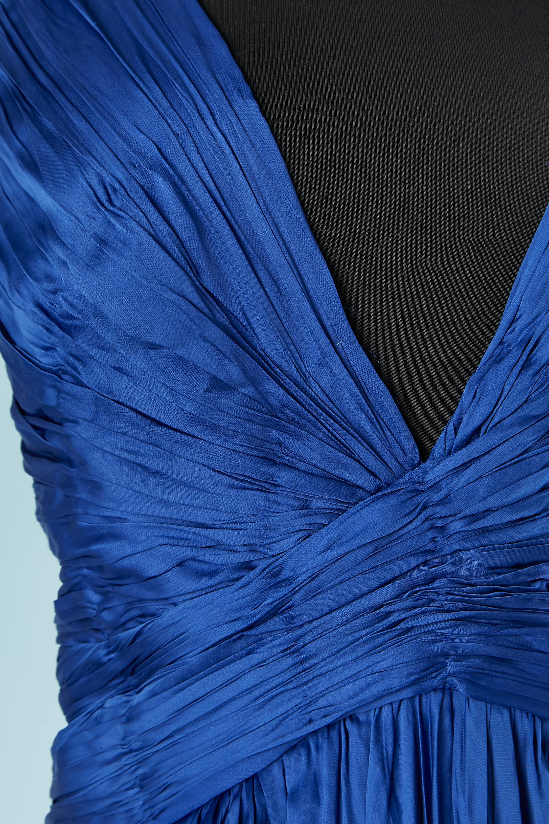 Bleu Robe du soir plissée en soie bleue avec effet froissé et perlage Roberto Cavalli  en vente
