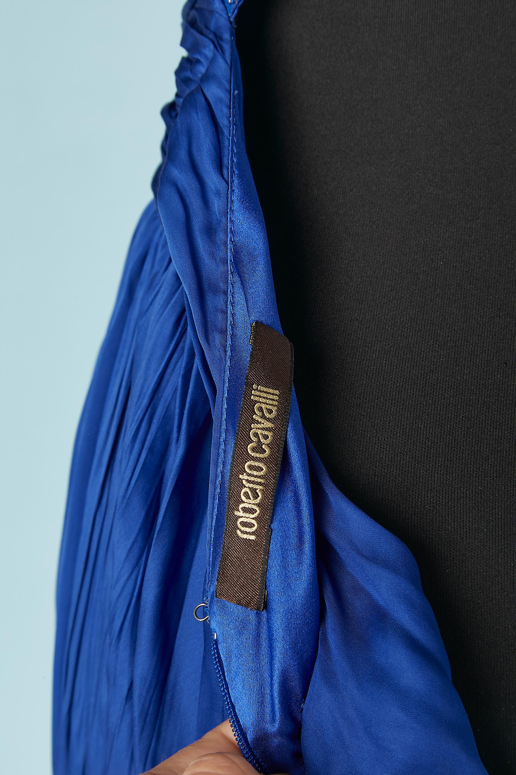 Robe du soir plissée en soie bleue avec effet froissé et perlage Roberto Cavalli  en vente 4