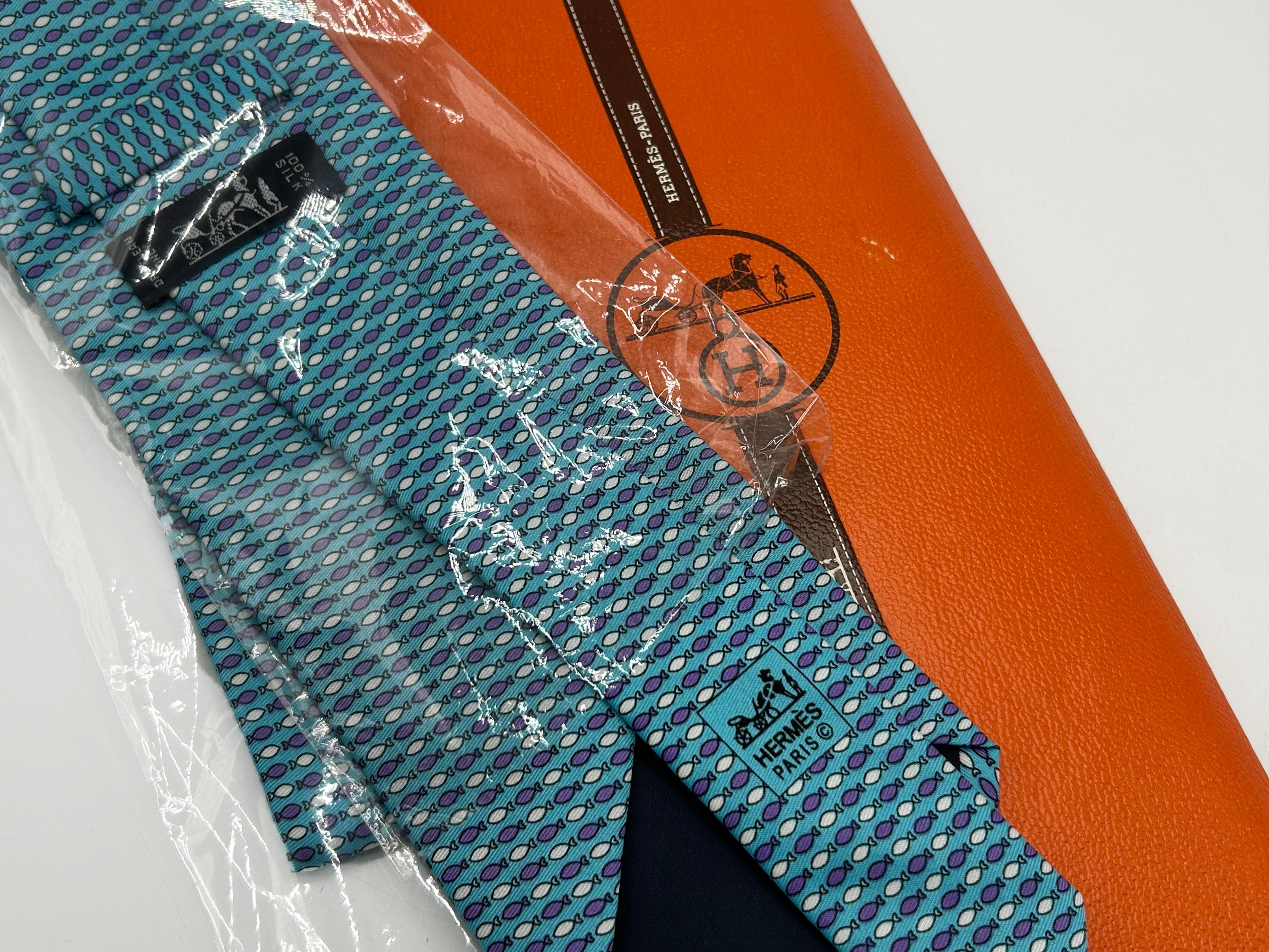 Blue silk tie with Hermes Paris print Bon état - En vente à Autonomous City Buenos Aires, CABA