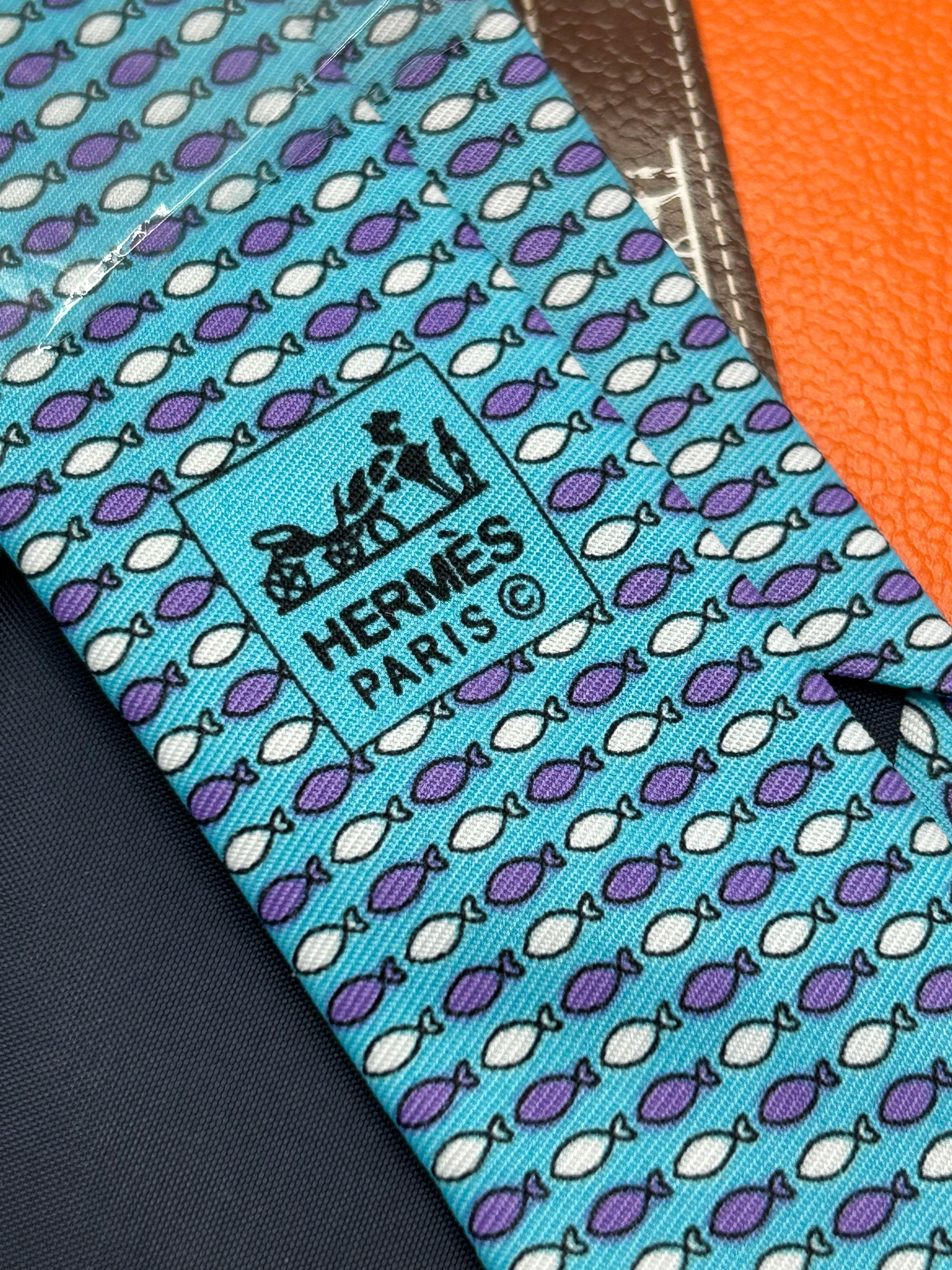 20ième siècle Blue silk tie with Hermes Paris print en vente