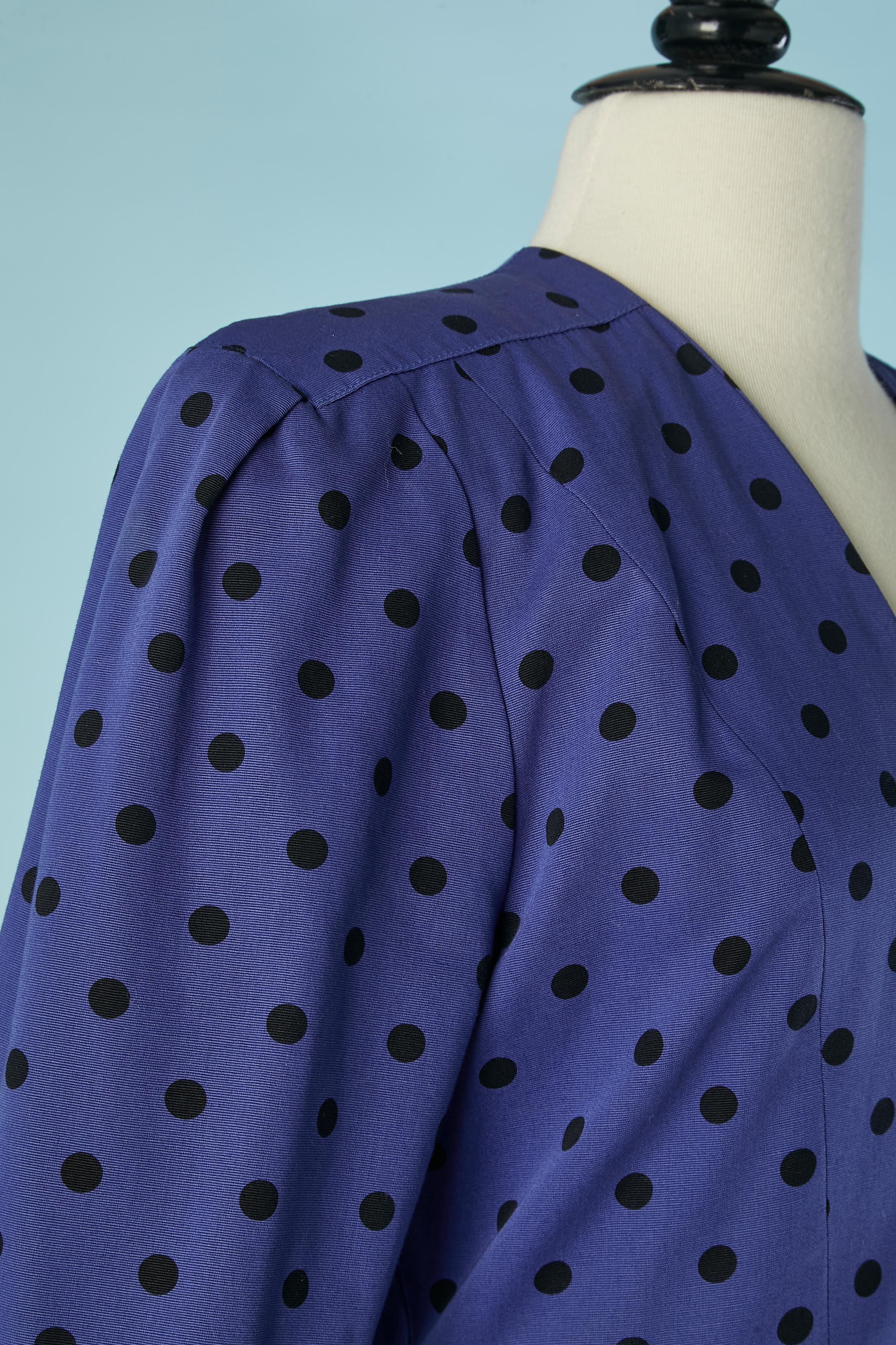 Falda-traje azul con lunares negros BALENCIAGA en venta 2