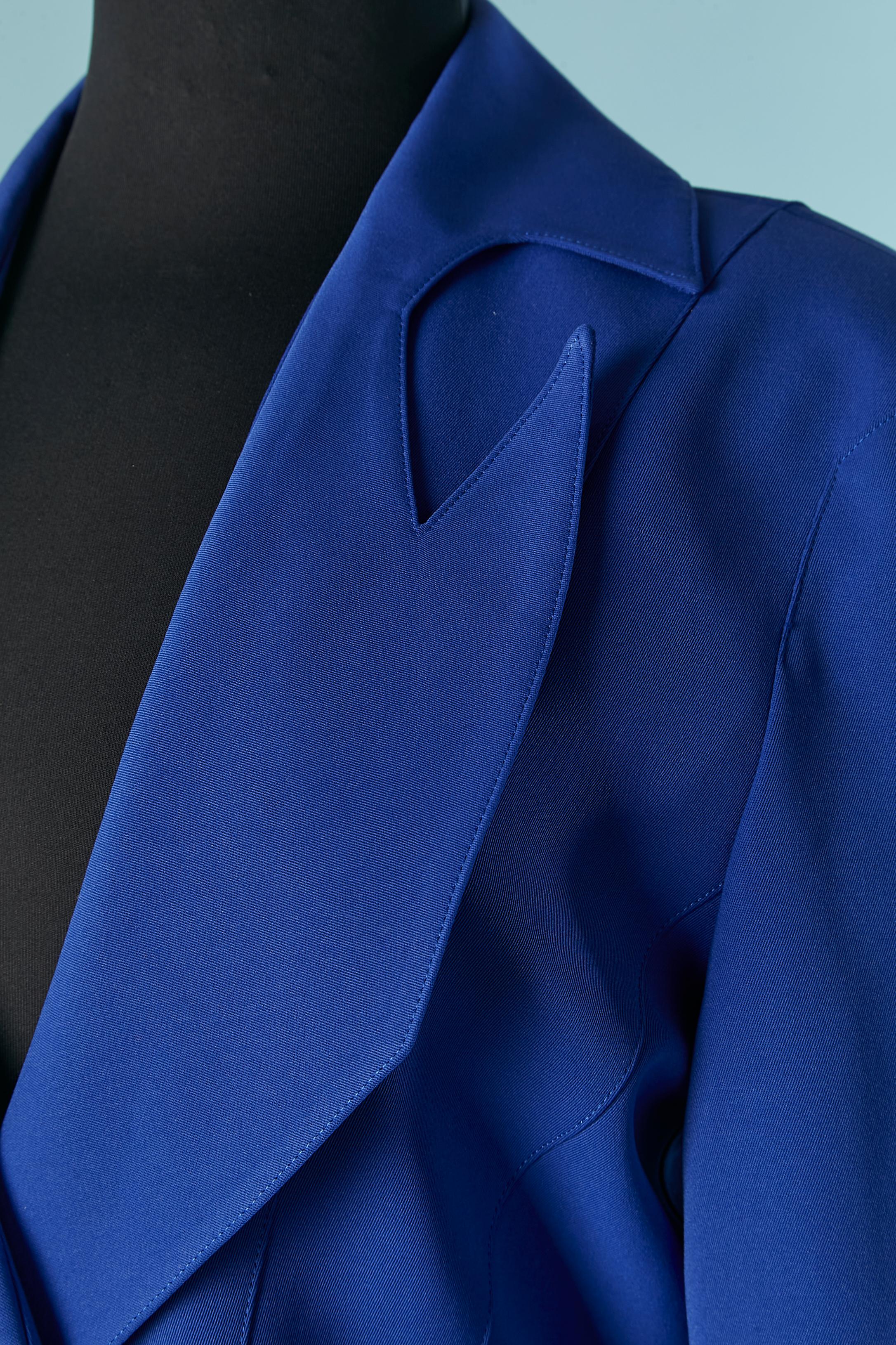 Blue skirt-suit with double breasted jacket. 
The fabric composition tag has been cut but the shell is probably in thin wool and lining in rayon. Snap closure on the middle front. Pocket on both side.
SIZE of the jacket 38 (Fr) M 
SIZE of the skirt