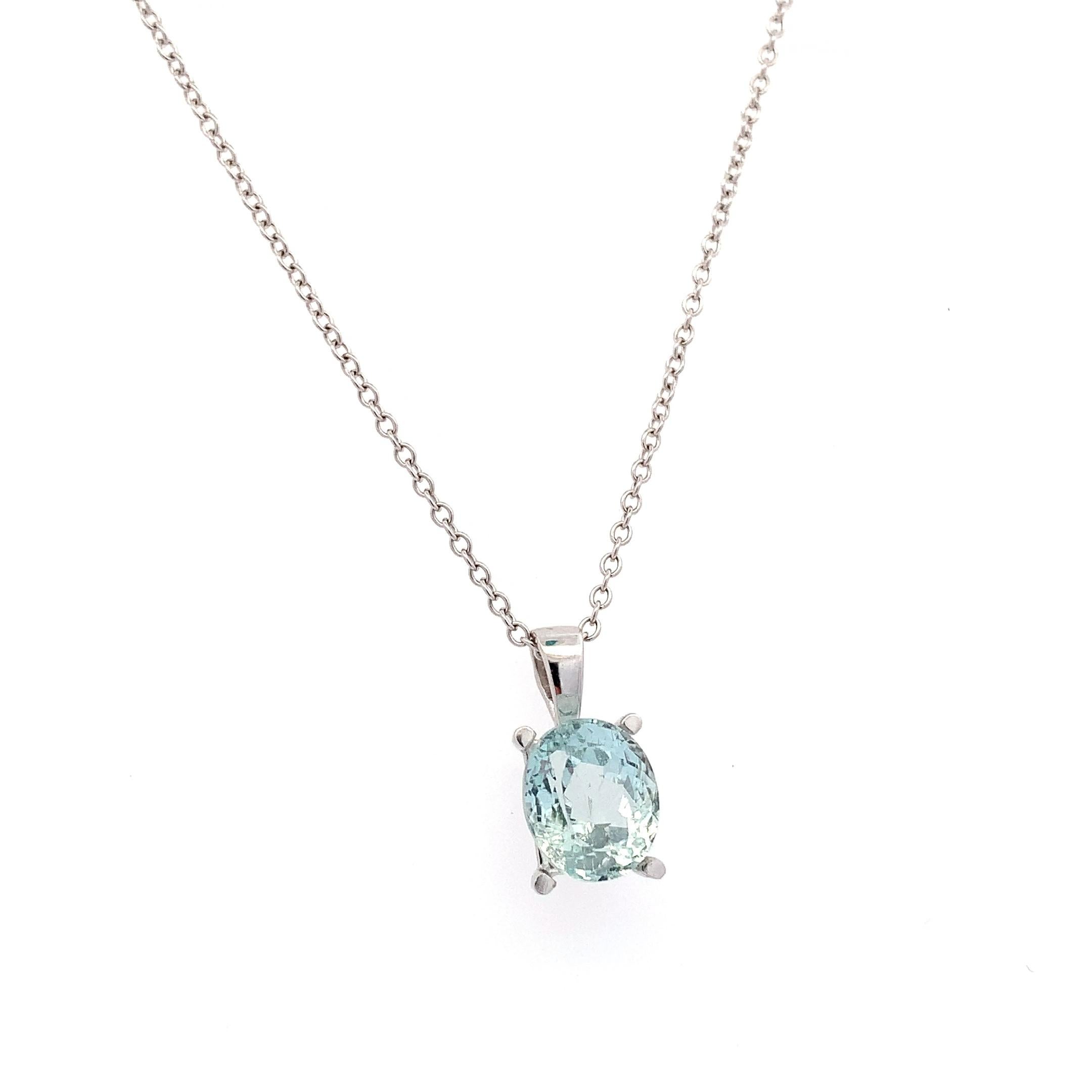 Collier pendentif aigue-marine bleu ciel en or blanc 18 carats Neuf - En vente à London, GB