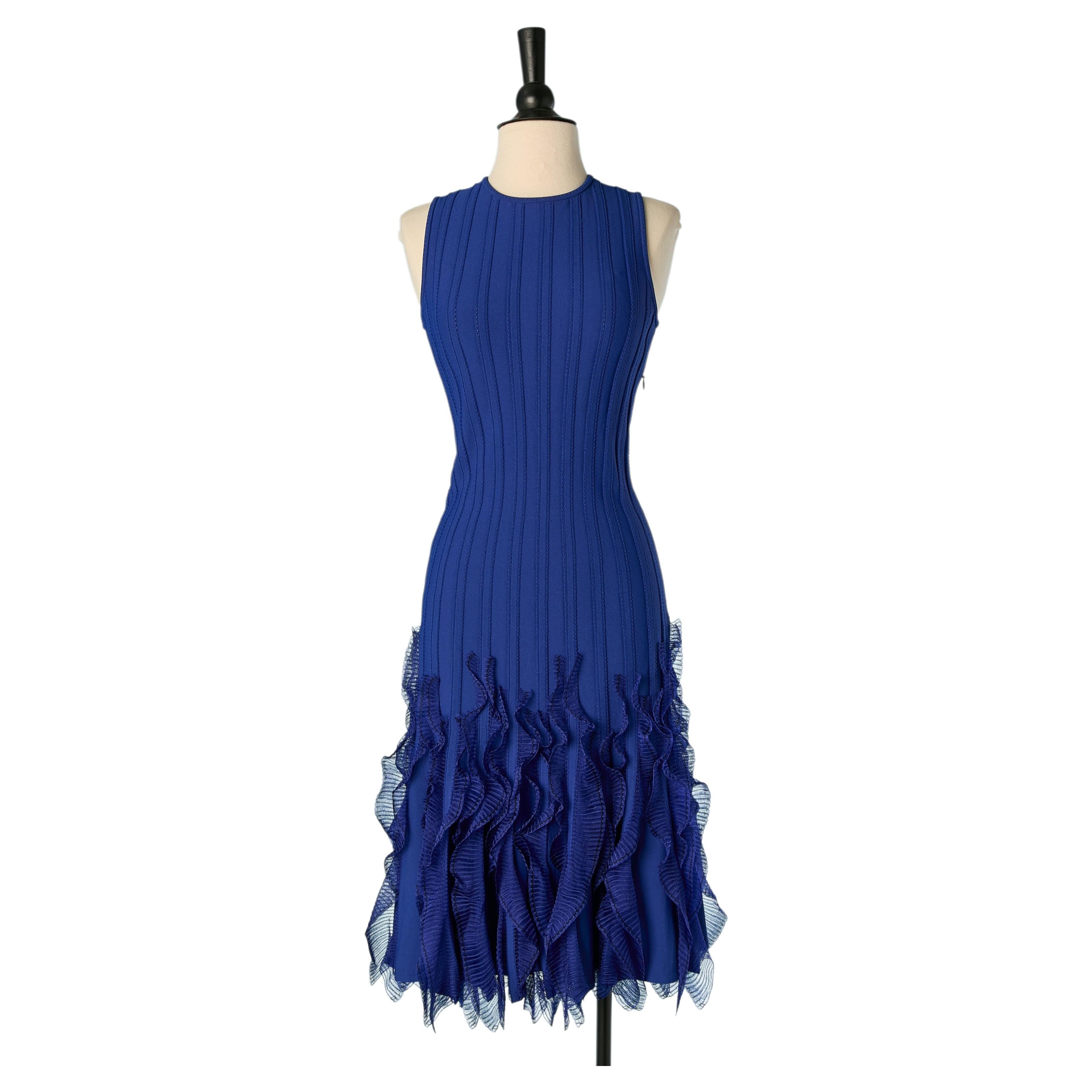 Blaues, ärmelloses Rayonkleid mit Rüschen von Alexander McQueen