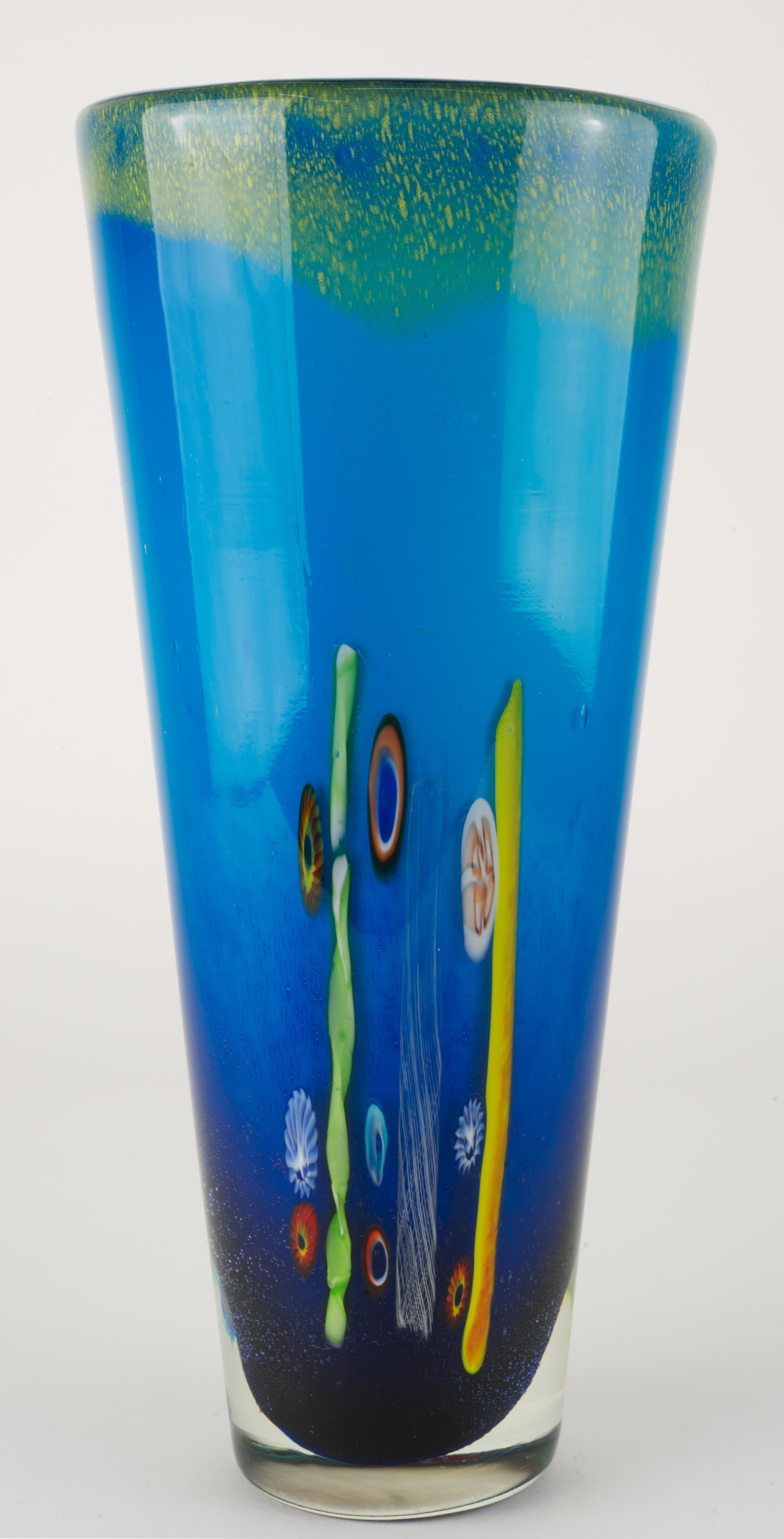 Jarrón Sommerso Millefiori Azul, Murina y Burbujas Controladas, Cristal de Murano Hecho a mano en venta