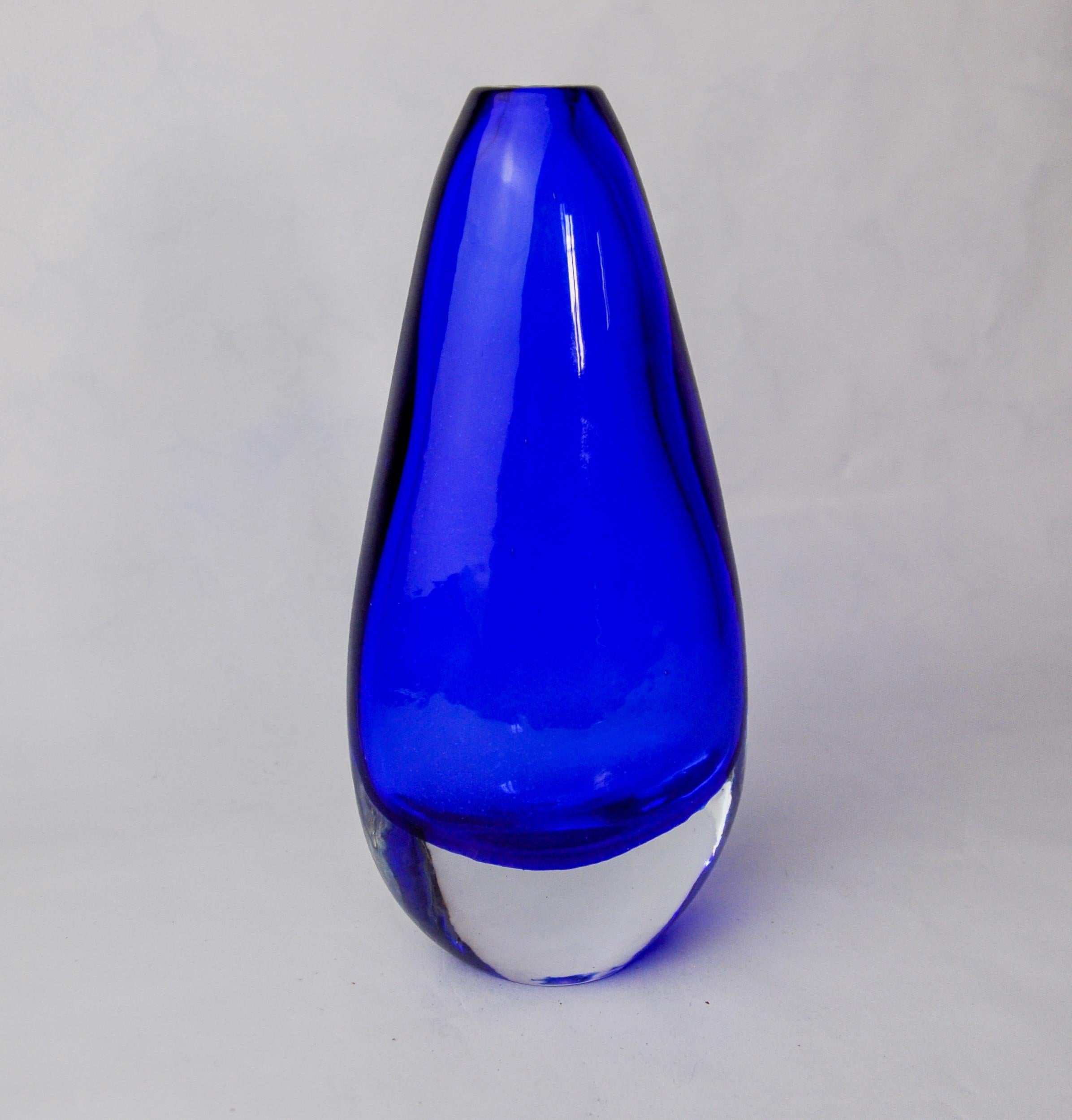 Blue sommerso vase by seguso, Murano glass, Italy, 1970 In Good Condition For Sale In BARCELONA, ES