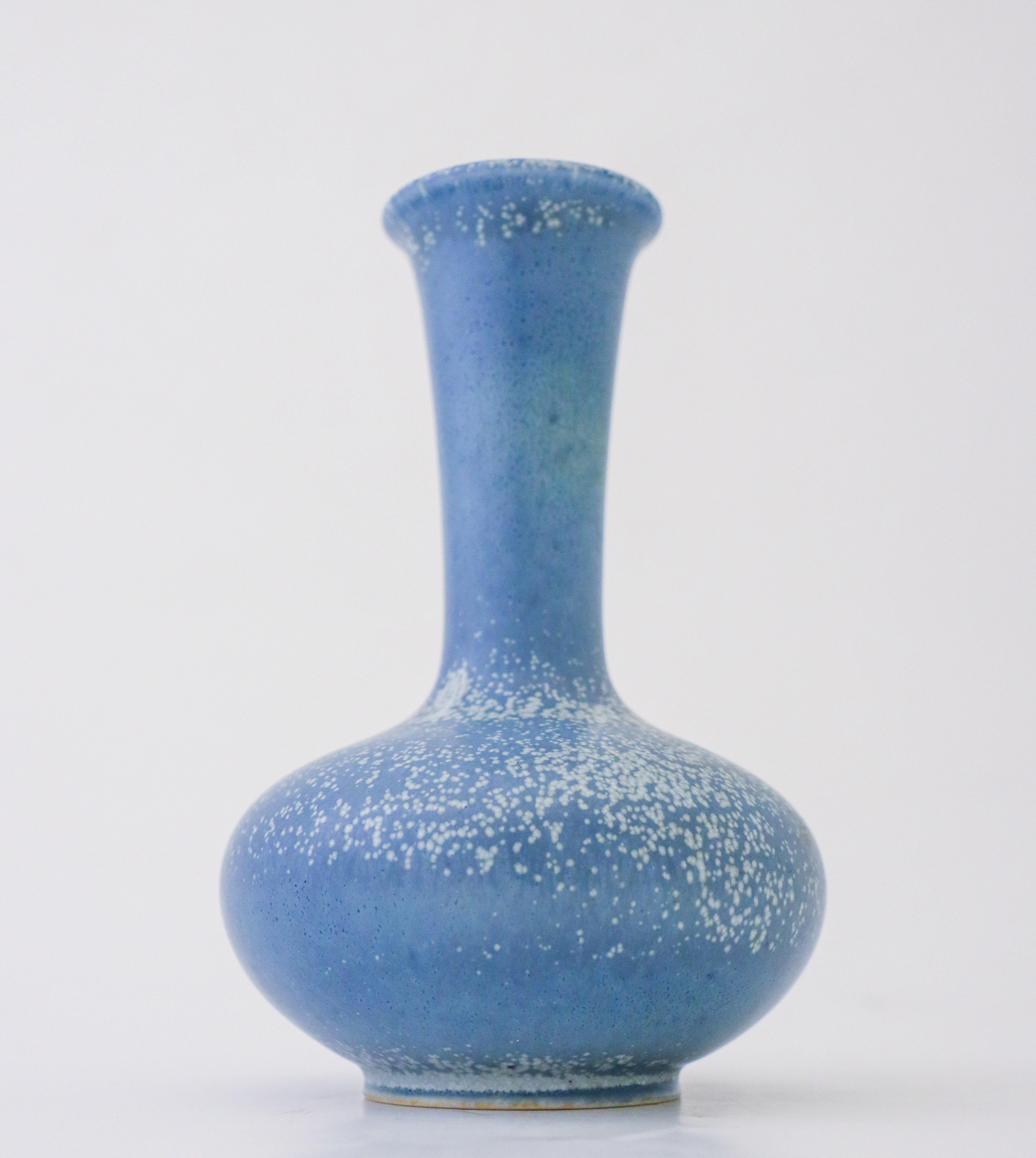 Grès Vase en céramique bleue mouchetée - Gunnar Nylund - Rörstrand - Milieu du XXe siècle en vente