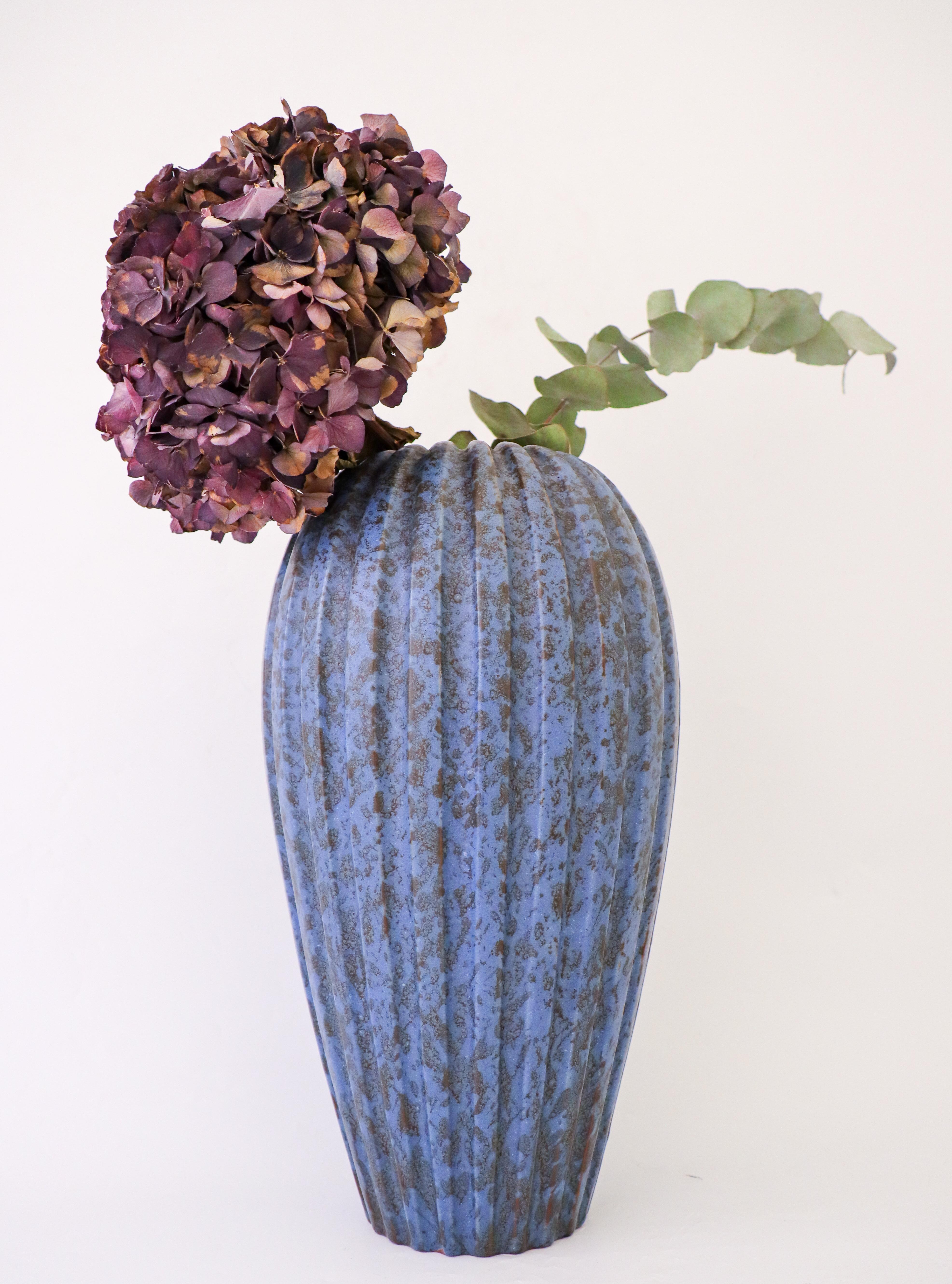Suédois Vase en céramique bleue mouchetée - 