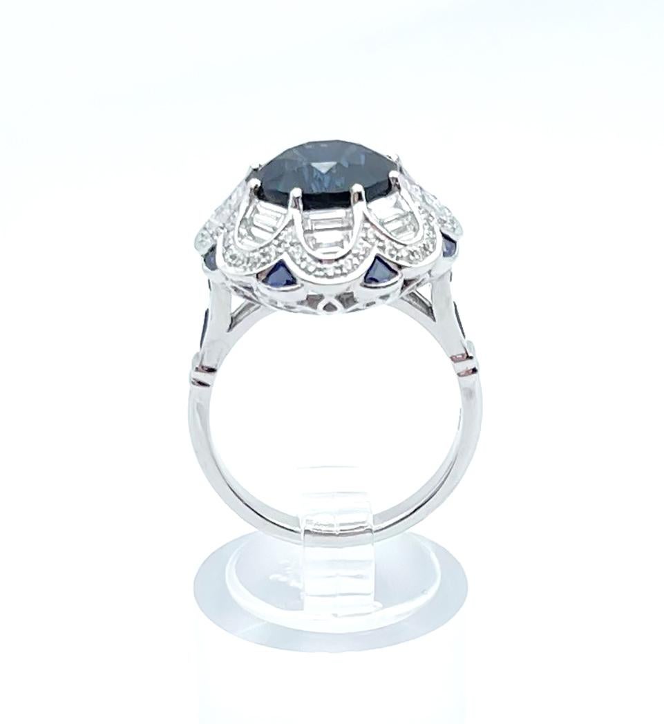 Ring aus 18 Karat Weißgold mit blauem Spinell, blauem Saphir und Diamant in Fassungen im Angebot 1